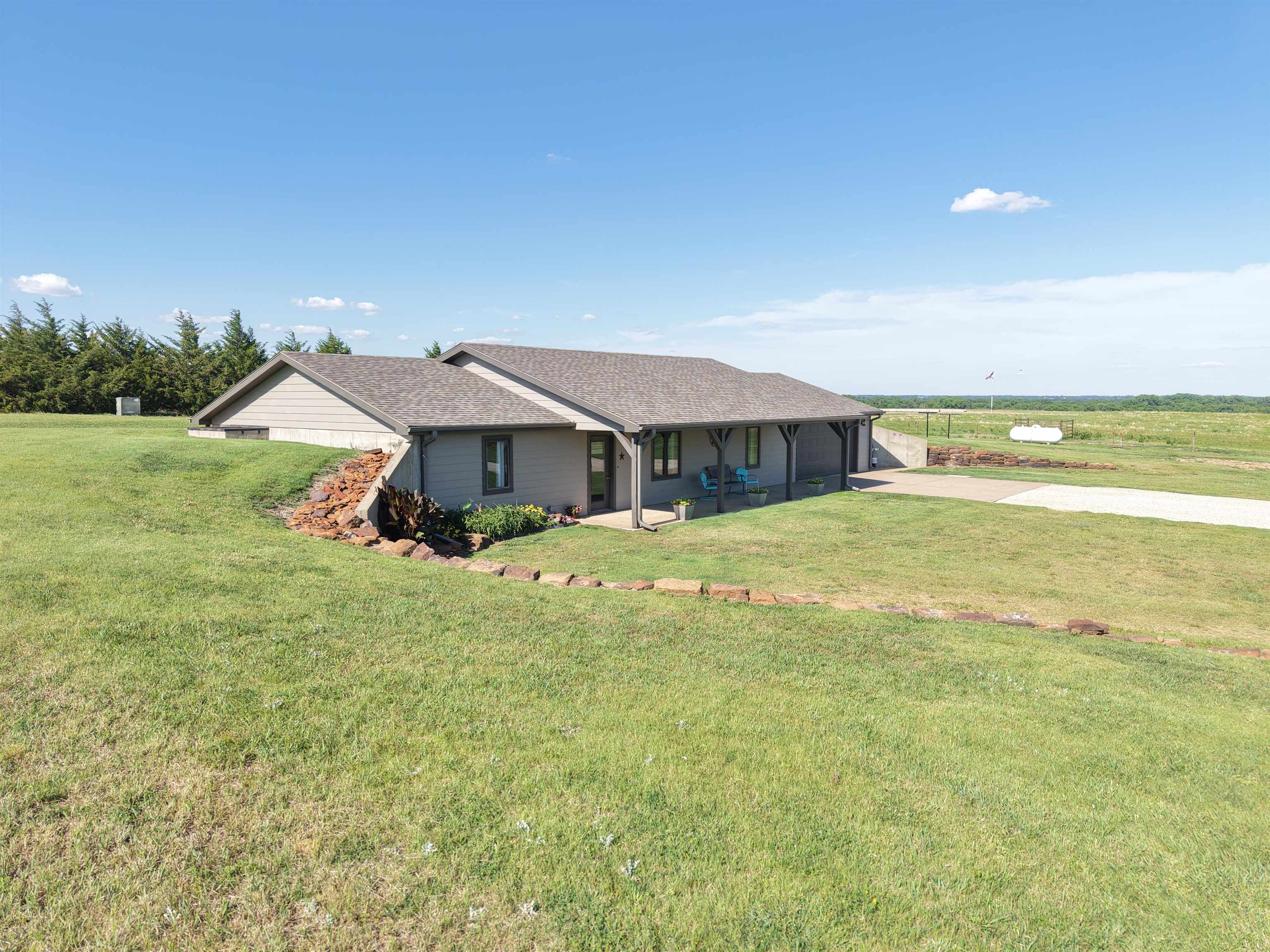 522 N 150th Road Property Photo 18