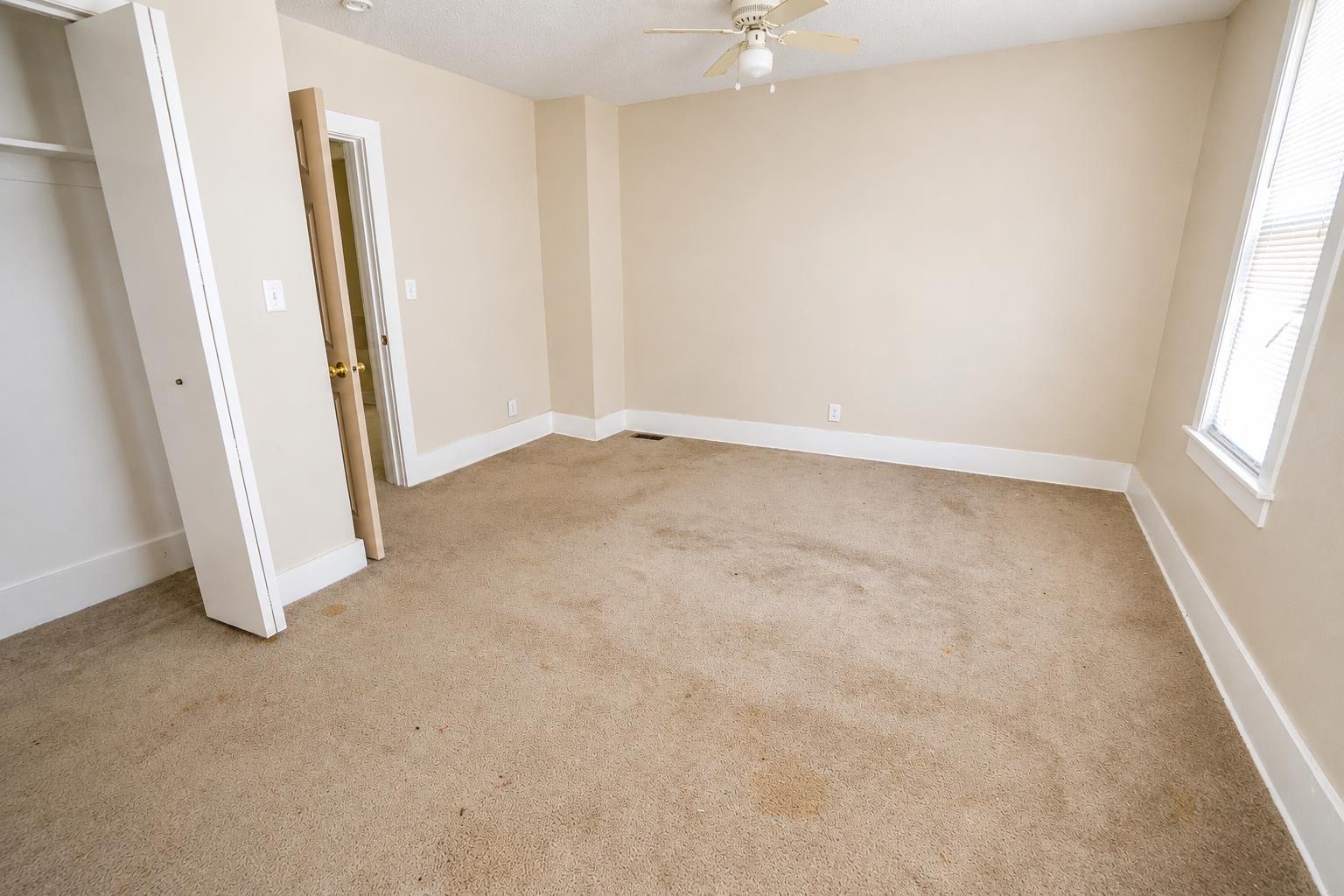 502 E 10th Property Photo 10