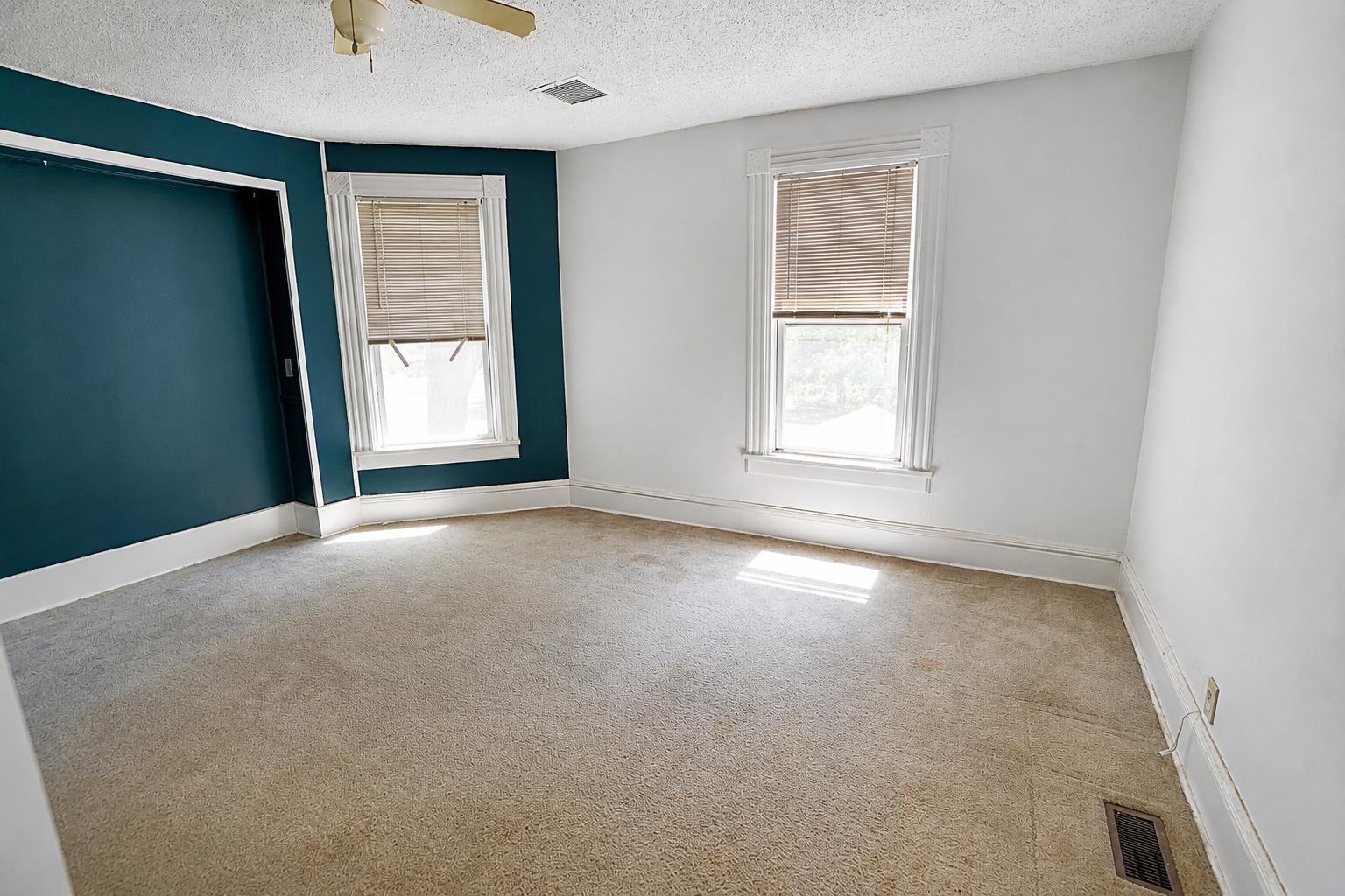 502 E 10th Property Photo 14