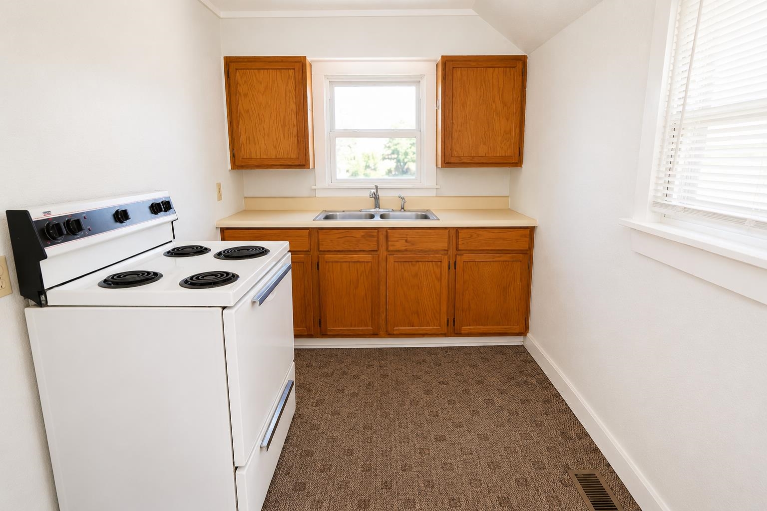 502 E 10th Property Photo 18