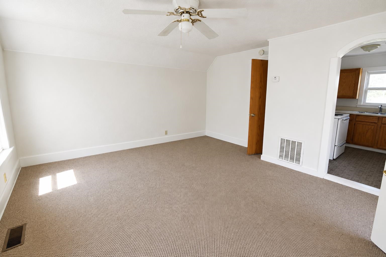 502 E 10th Property Photo 19