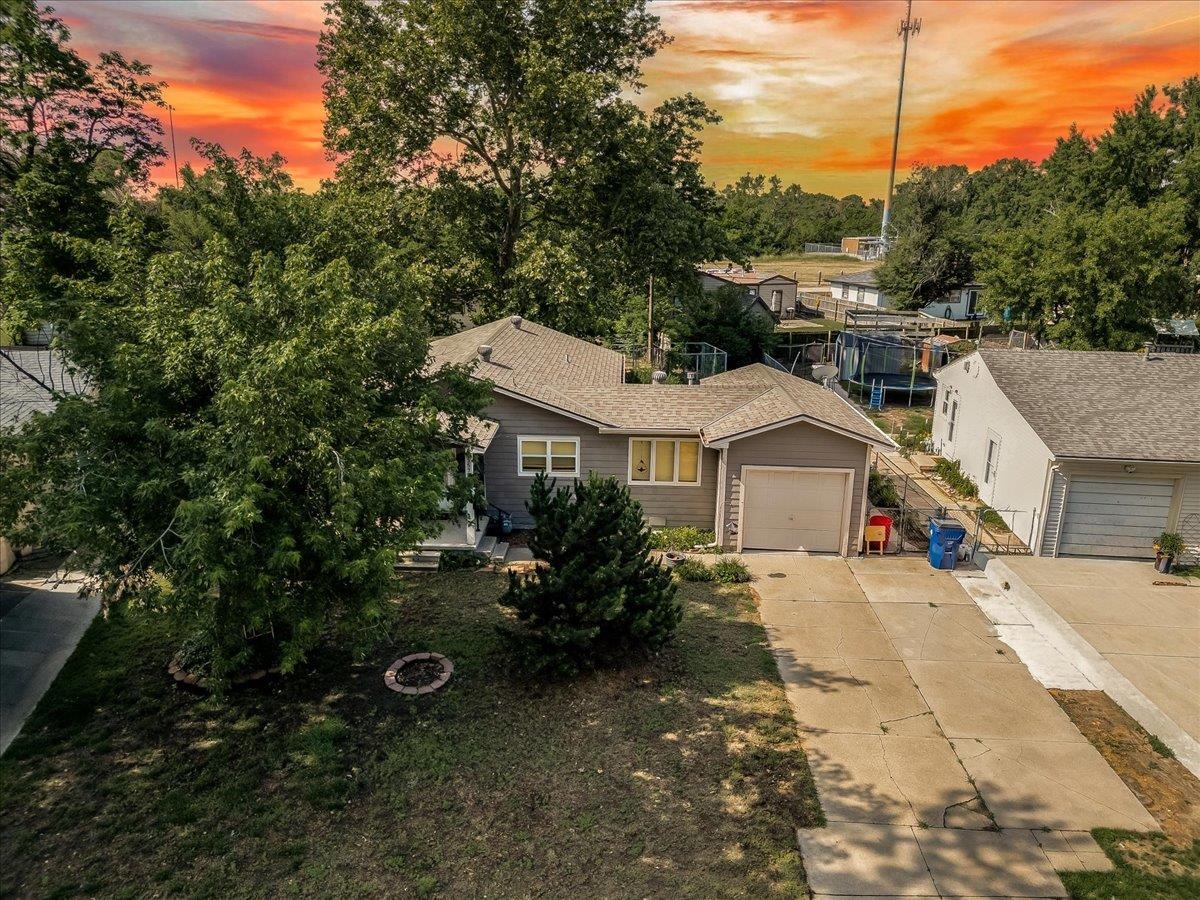3579 S Vine Property Photo 2