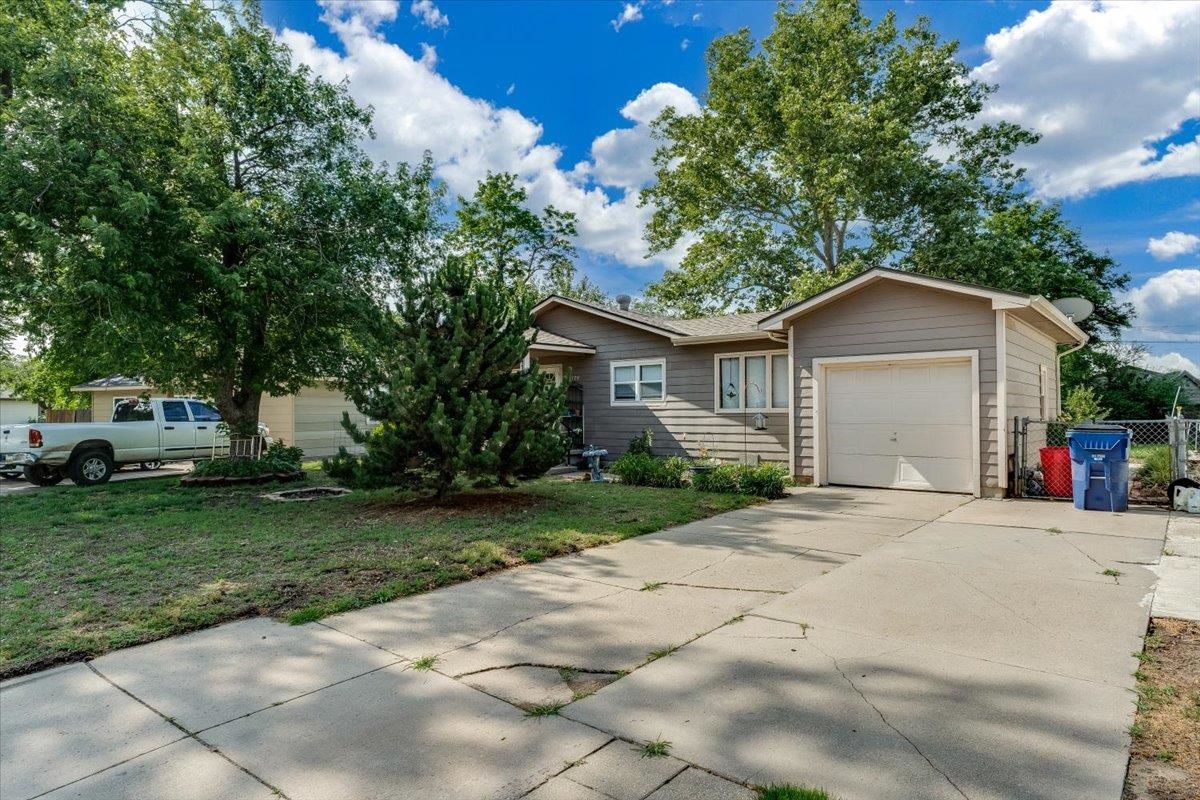 3579 S Vine Property Photo 4