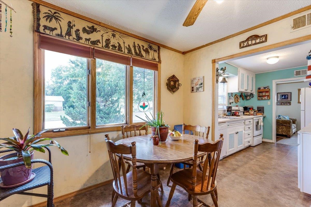 3579 S Vine Property Photo 12