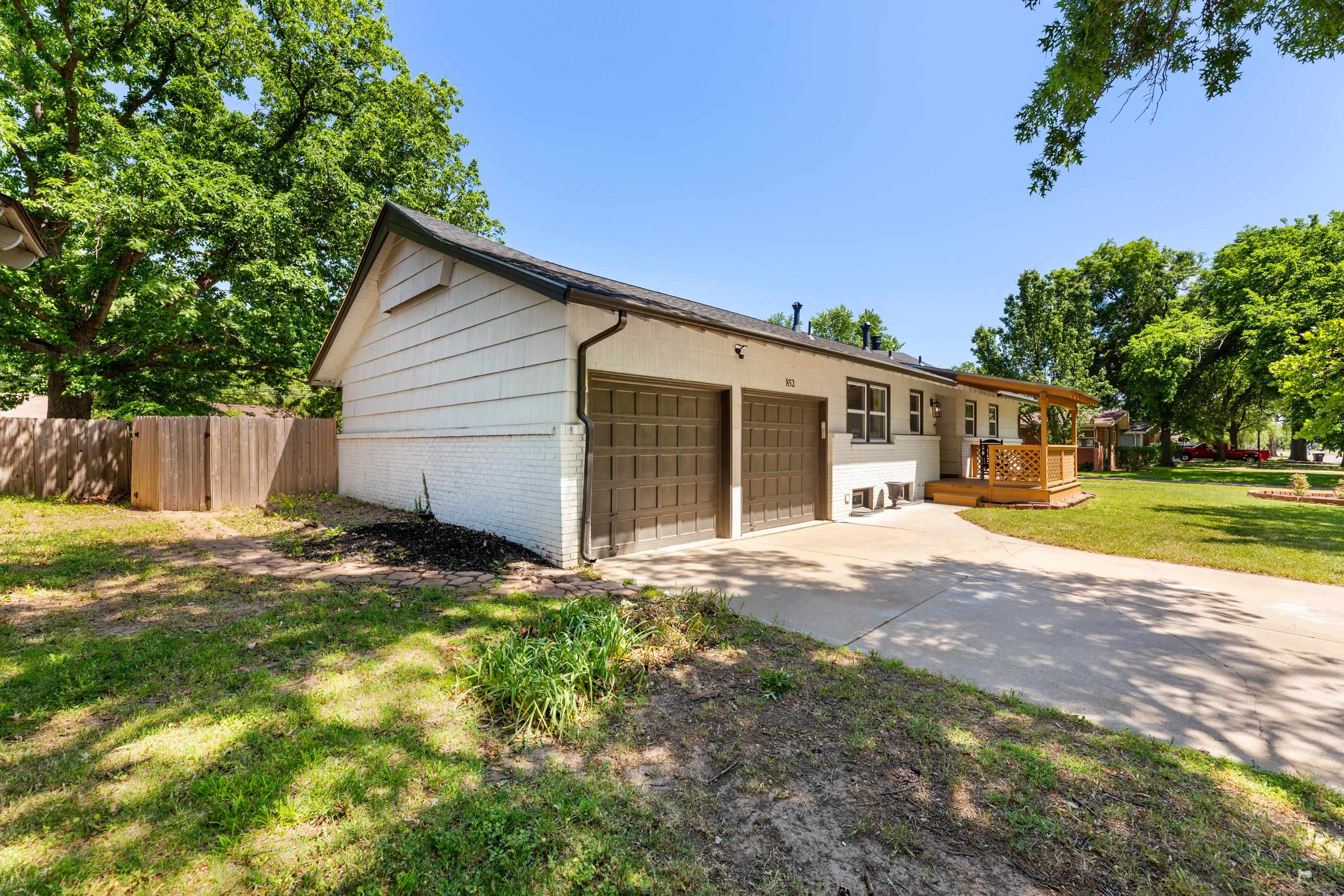852 N Caddy Ln Property Photo 3