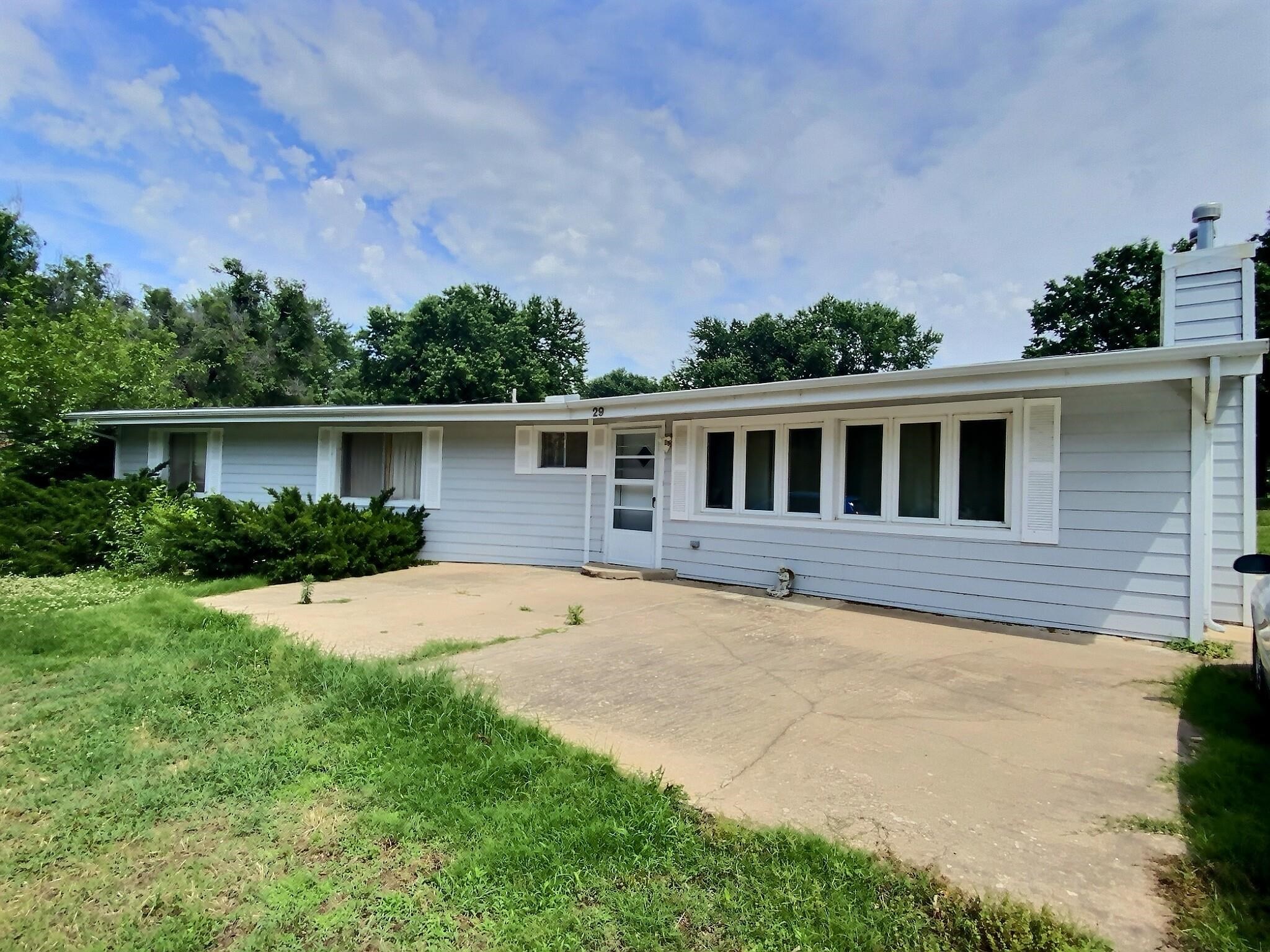 29 Eastwood Dr Property Photo 2