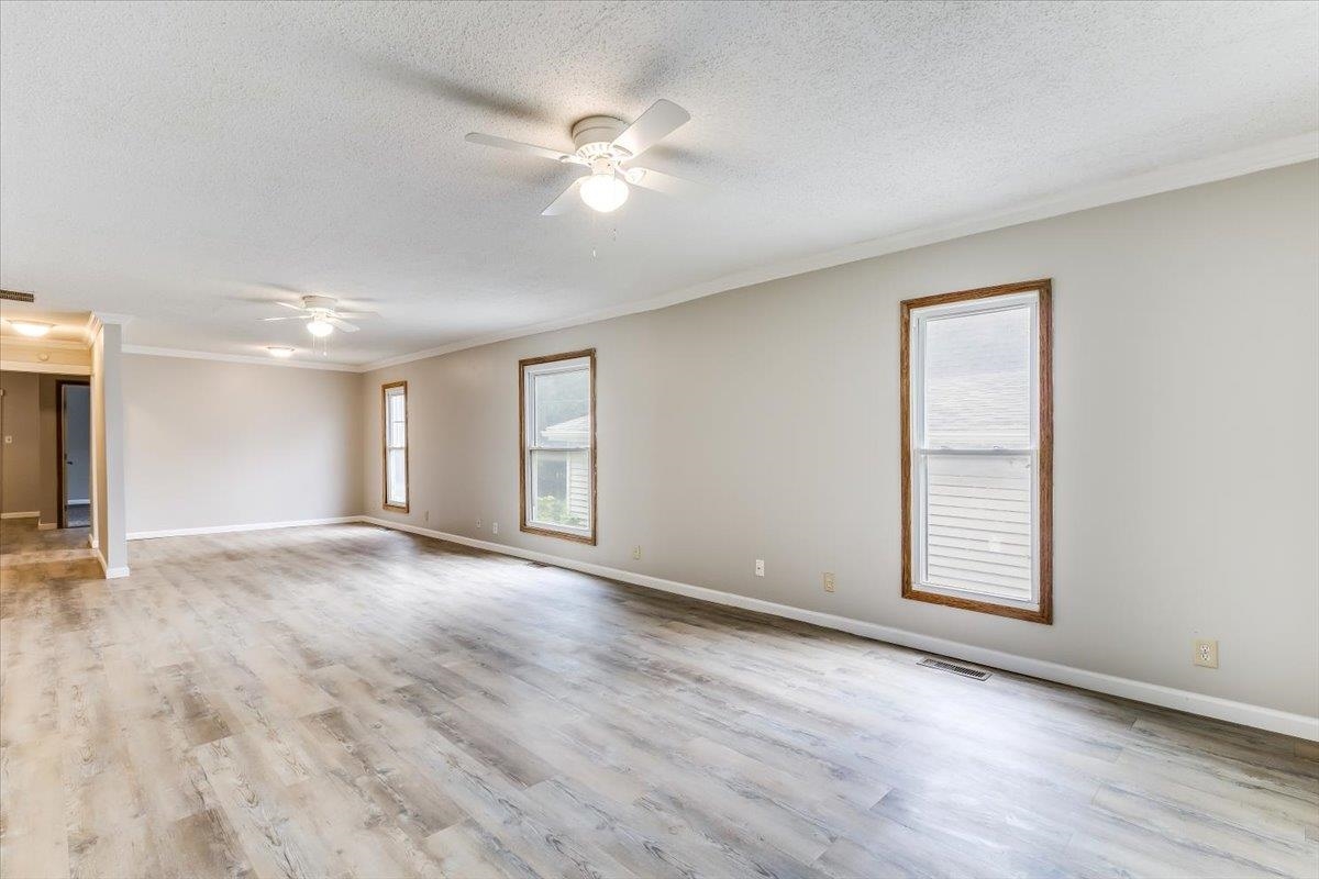 313 E Lincoln Property Photo 2