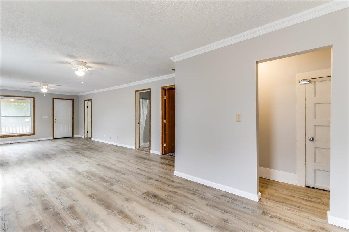 313 E Lincoln Property Photo 4