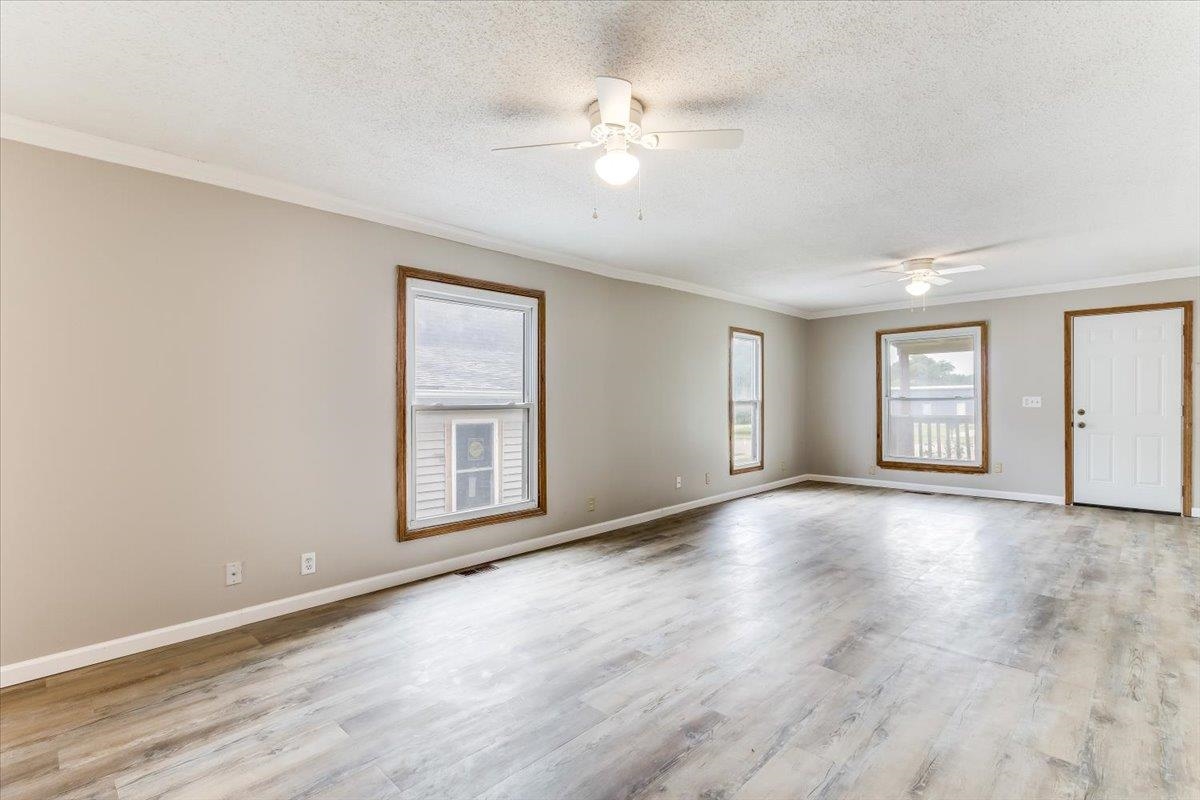 313 E Lincoln Property Photo 5