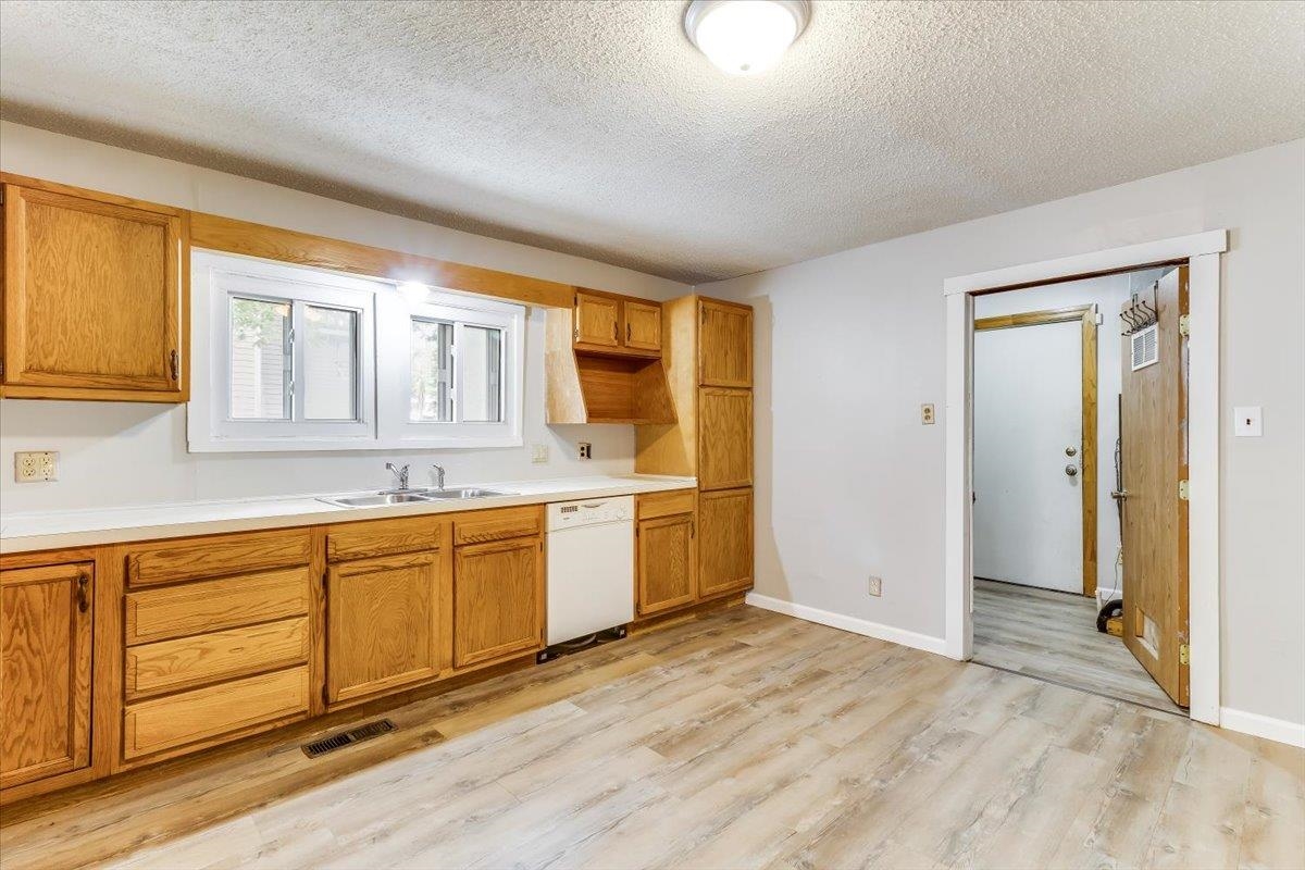 313 E Lincoln Property Photo 6