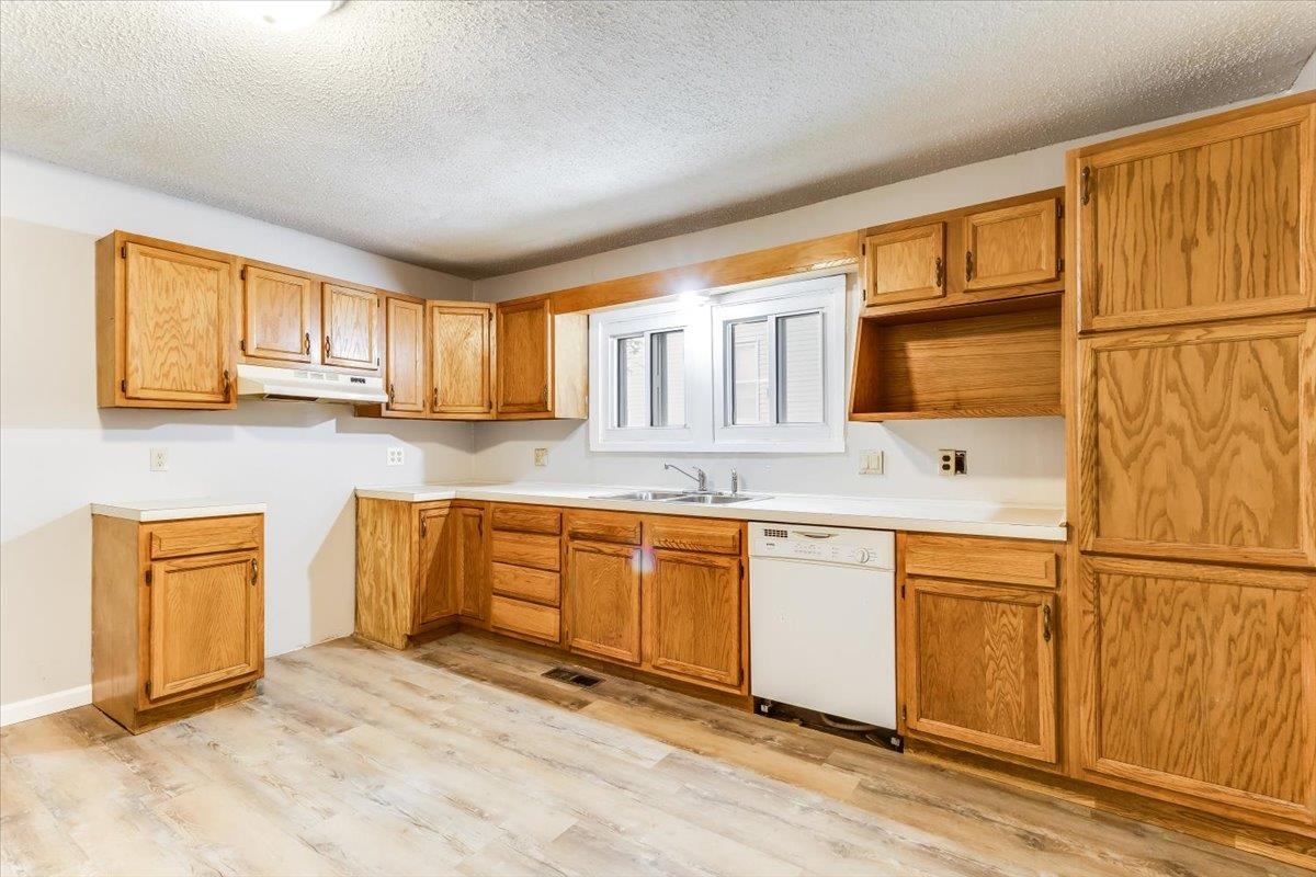 313 E Lincoln Property Photo 7
