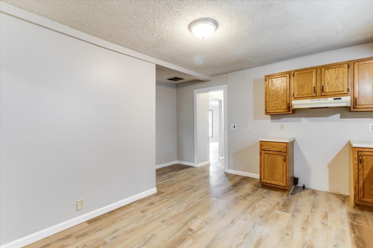 313 E Lincoln Property Photo 8