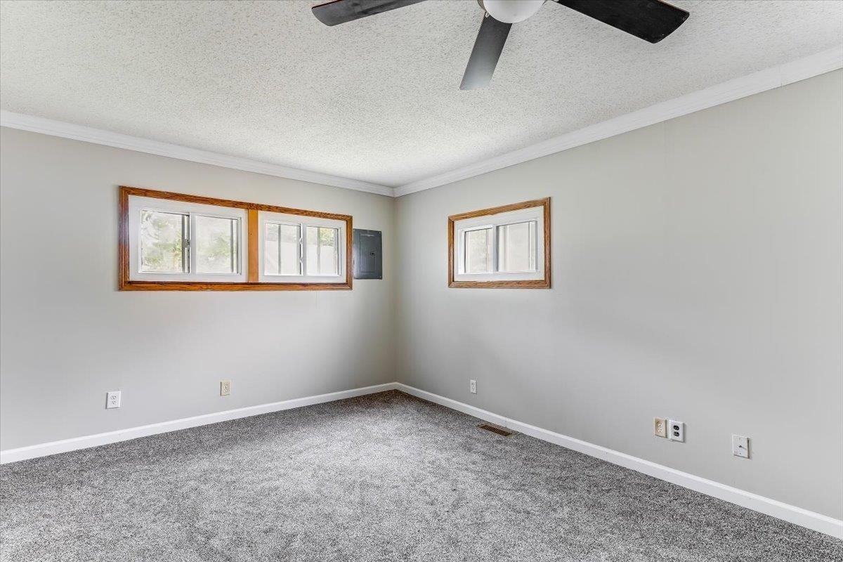 313 E Lincoln Property Photo 11