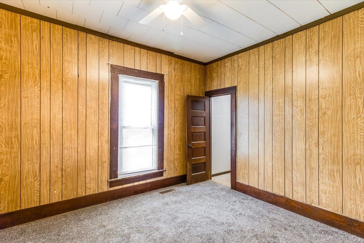 313 E Lincoln Property Photo 13