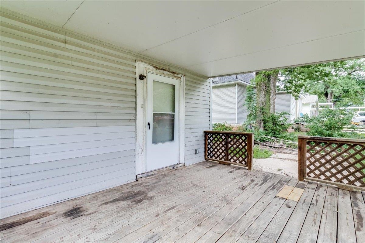313 E Lincoln Property Photo 23
