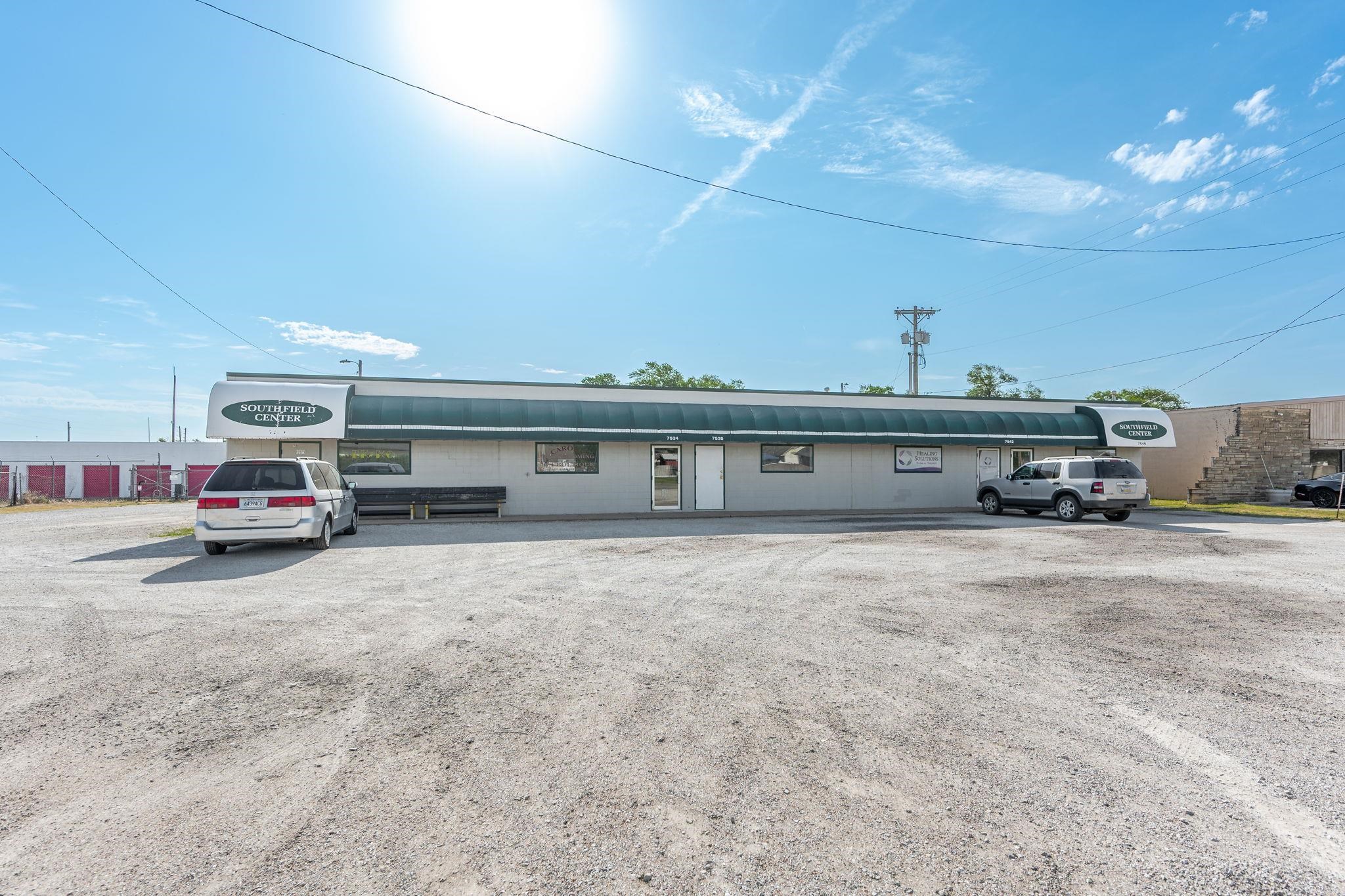 7530 S Broadway Property Photo 3