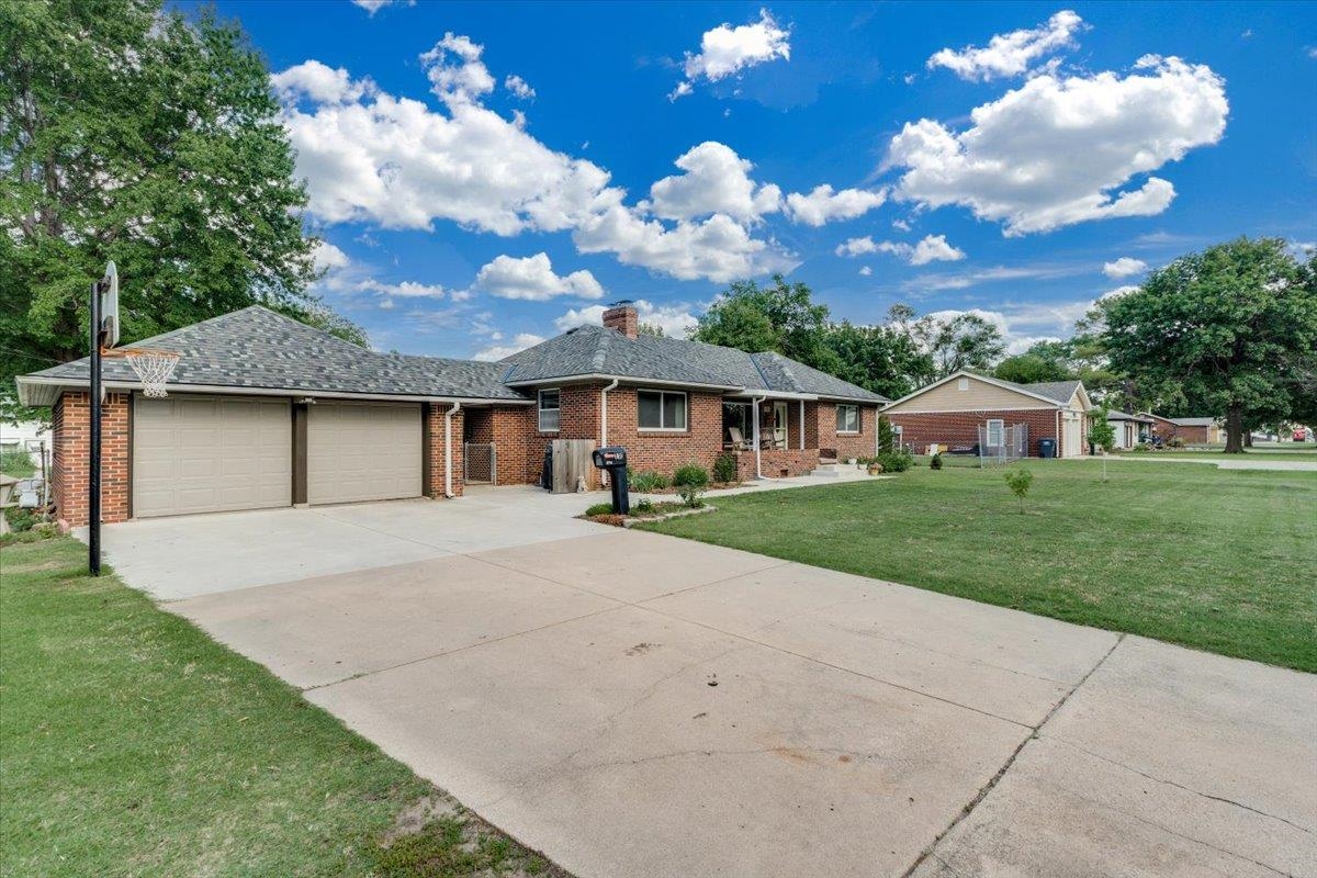 110 S Tyler Property Photo 1