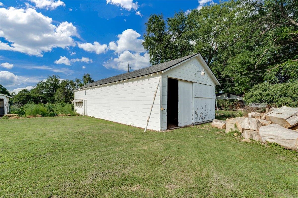 110 S Tyler Property Photo 2