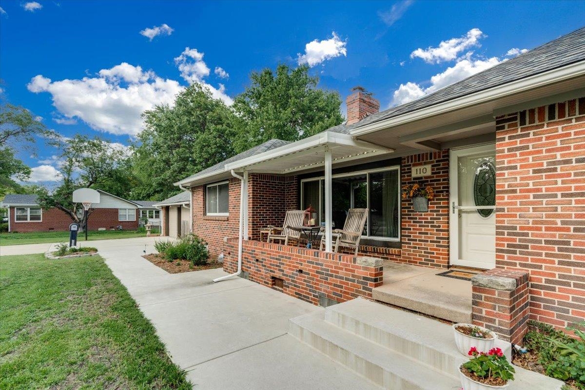 110 S Tyler Property Photo 4
