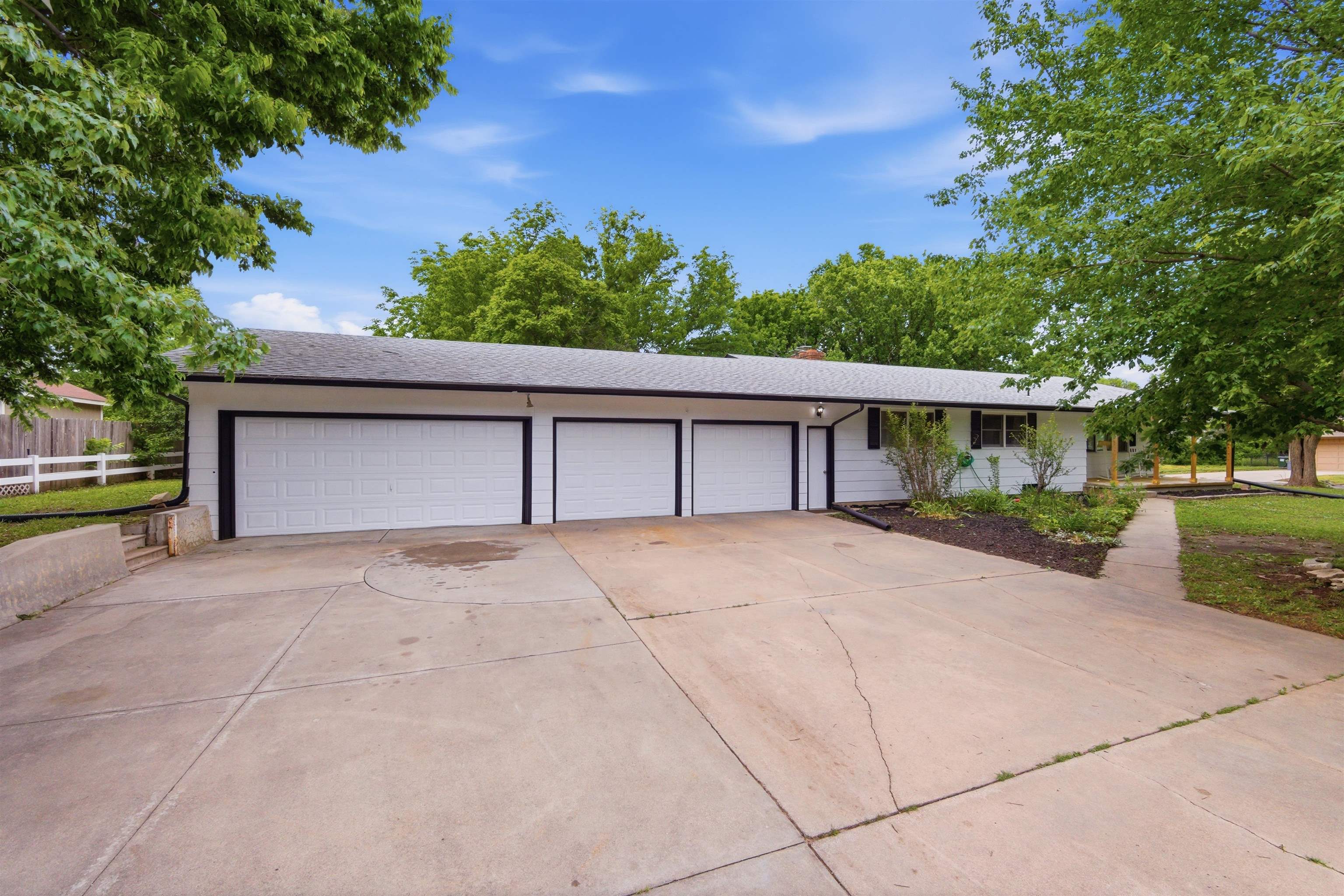 33 Regal Crescent Property Photo 1