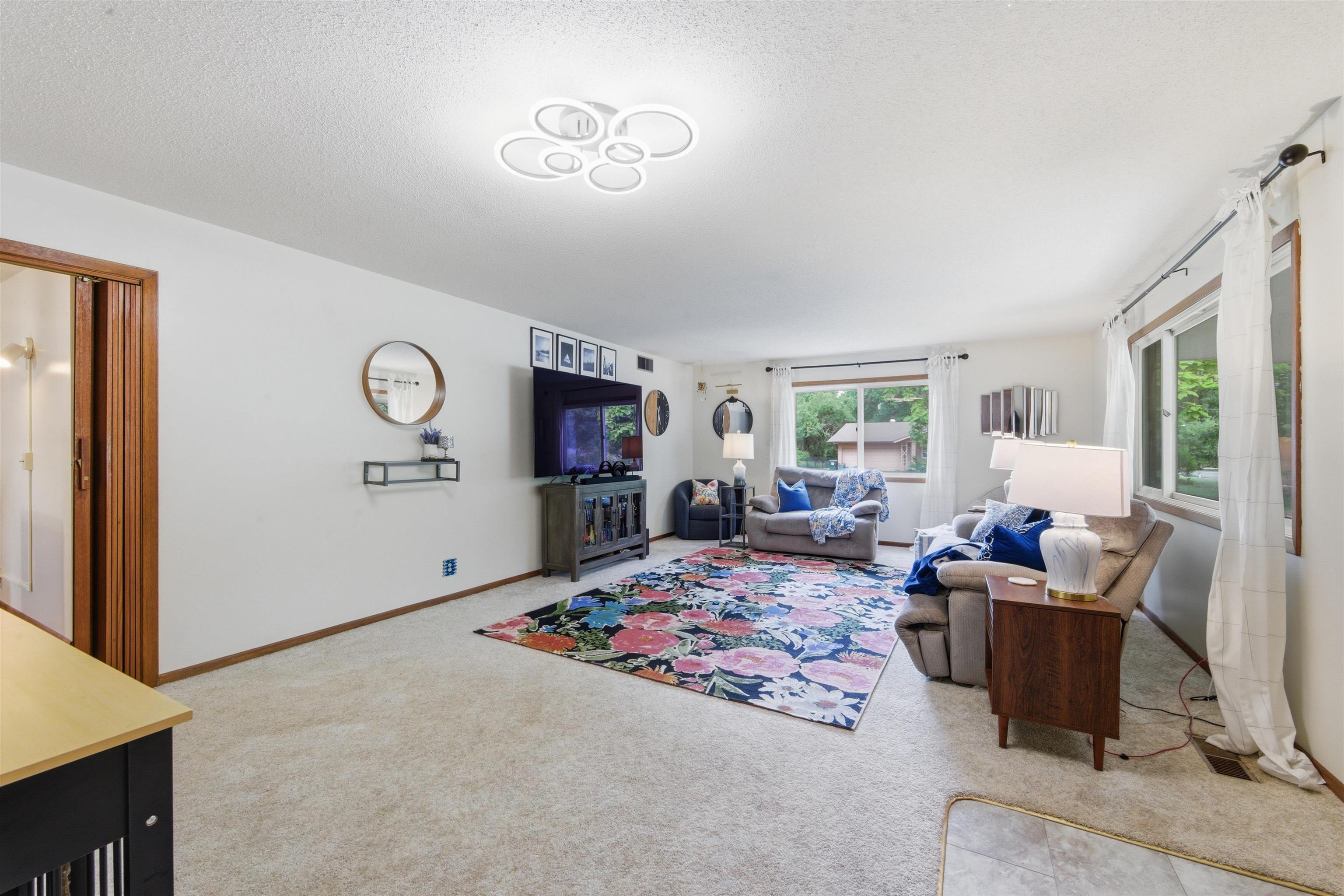 33 Regal Crescent Property Photo 3