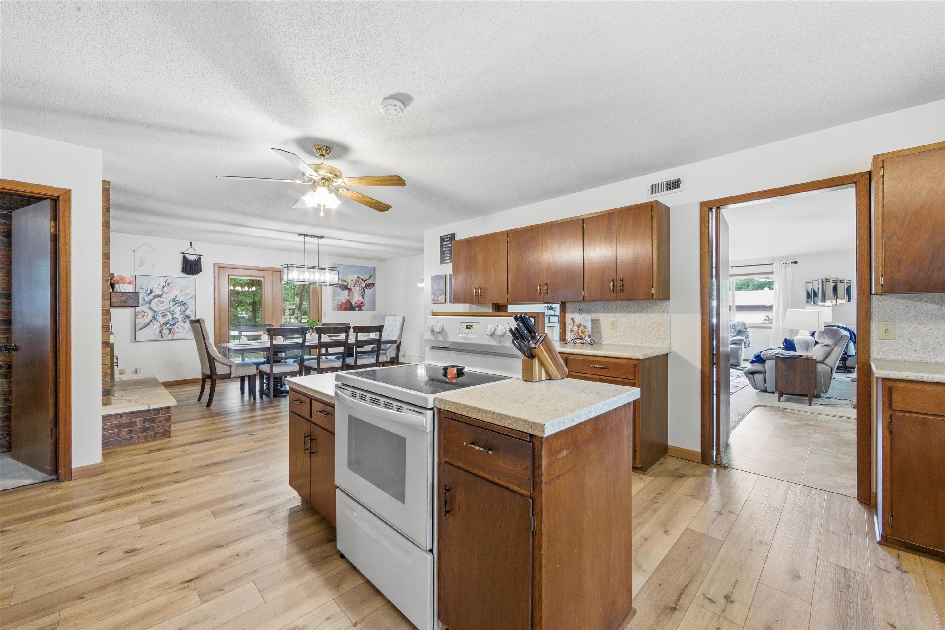33 Regal Crescent Property Photo 7