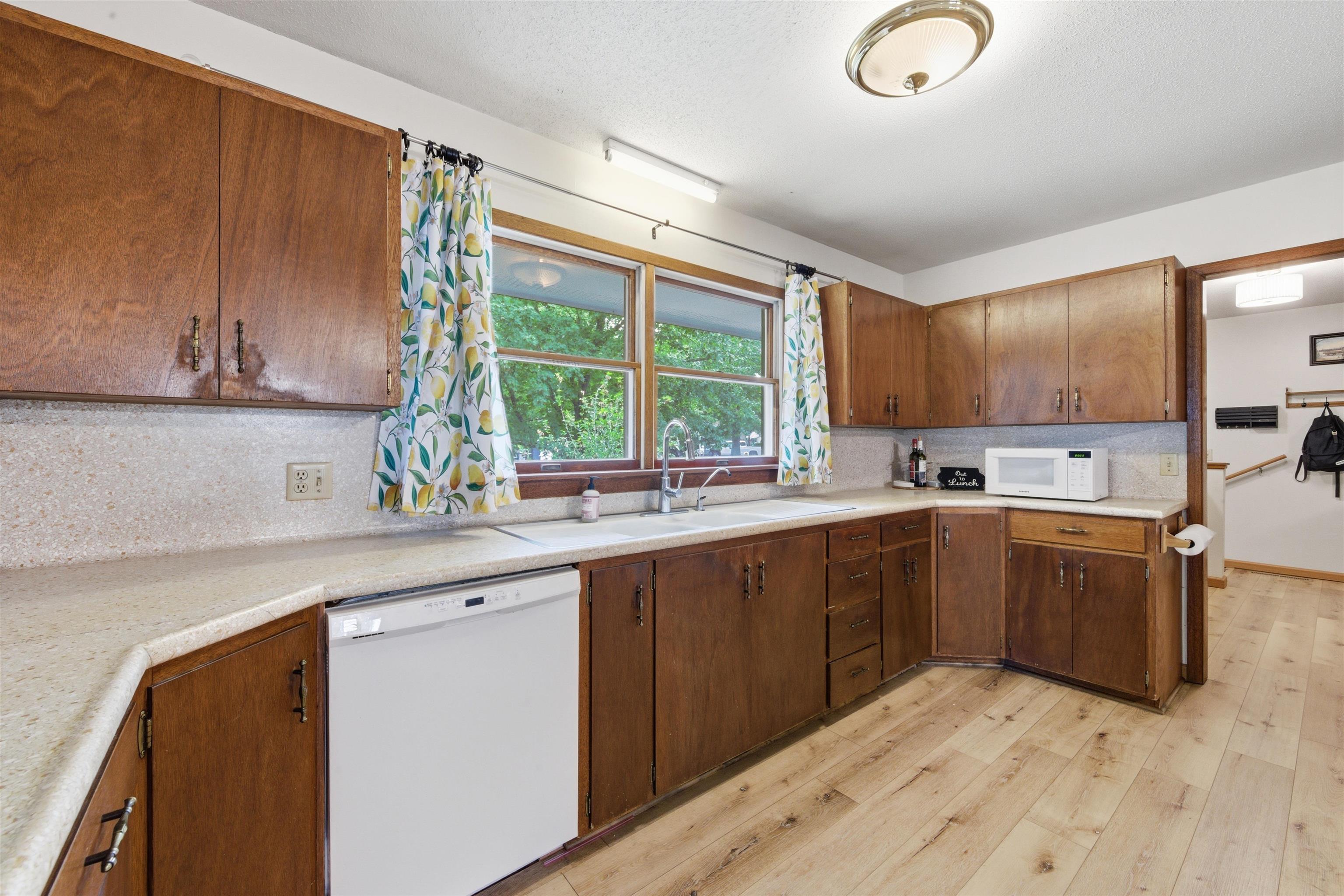 33 Regal Crescent Property Photo 8
