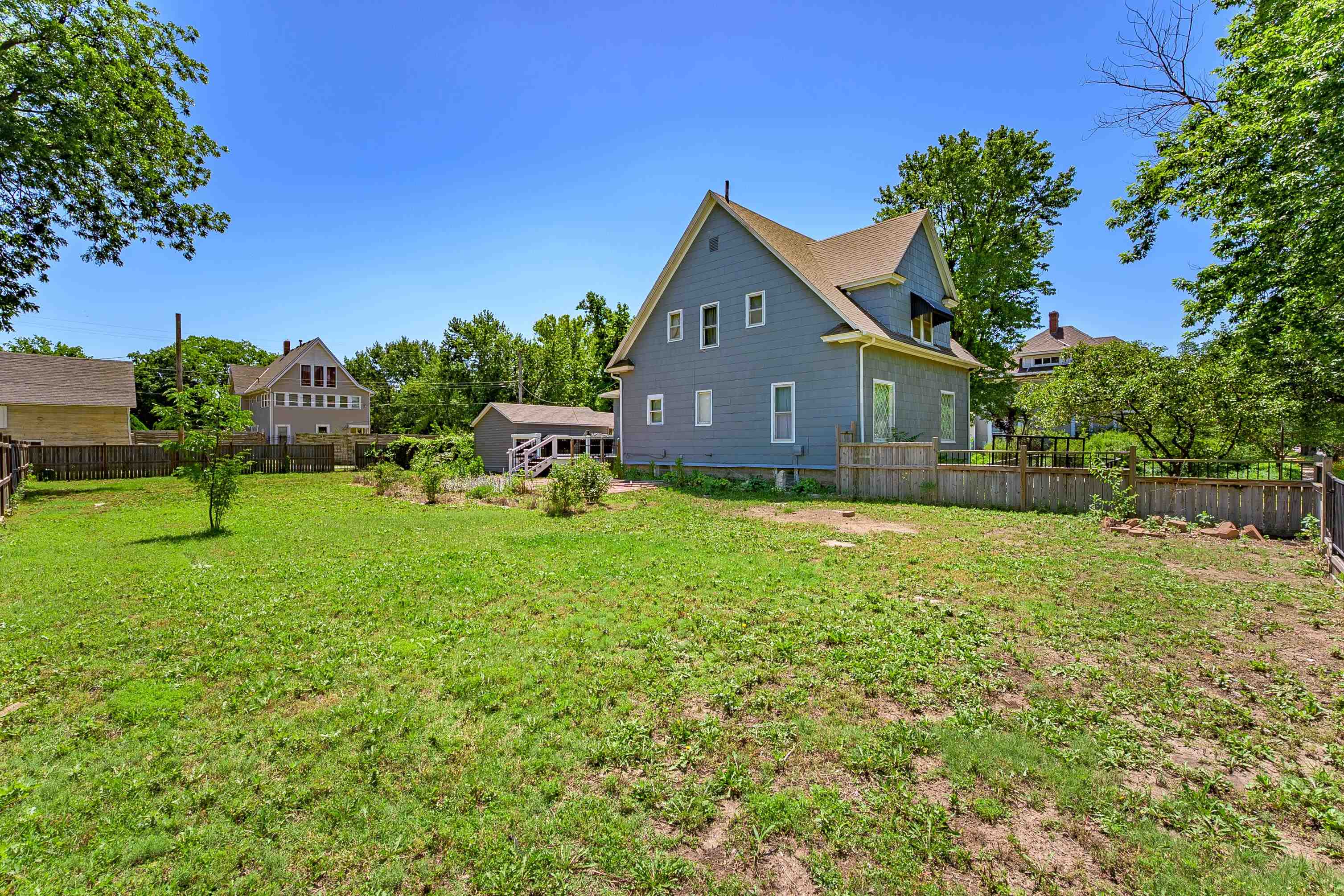 501 N C St Property Photo 3