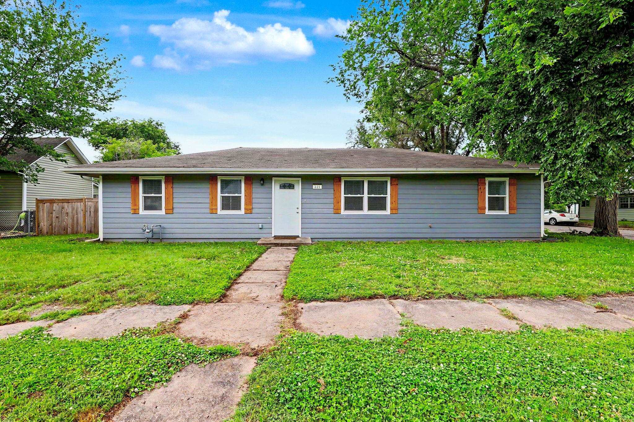 221 W Main Property Photo 1