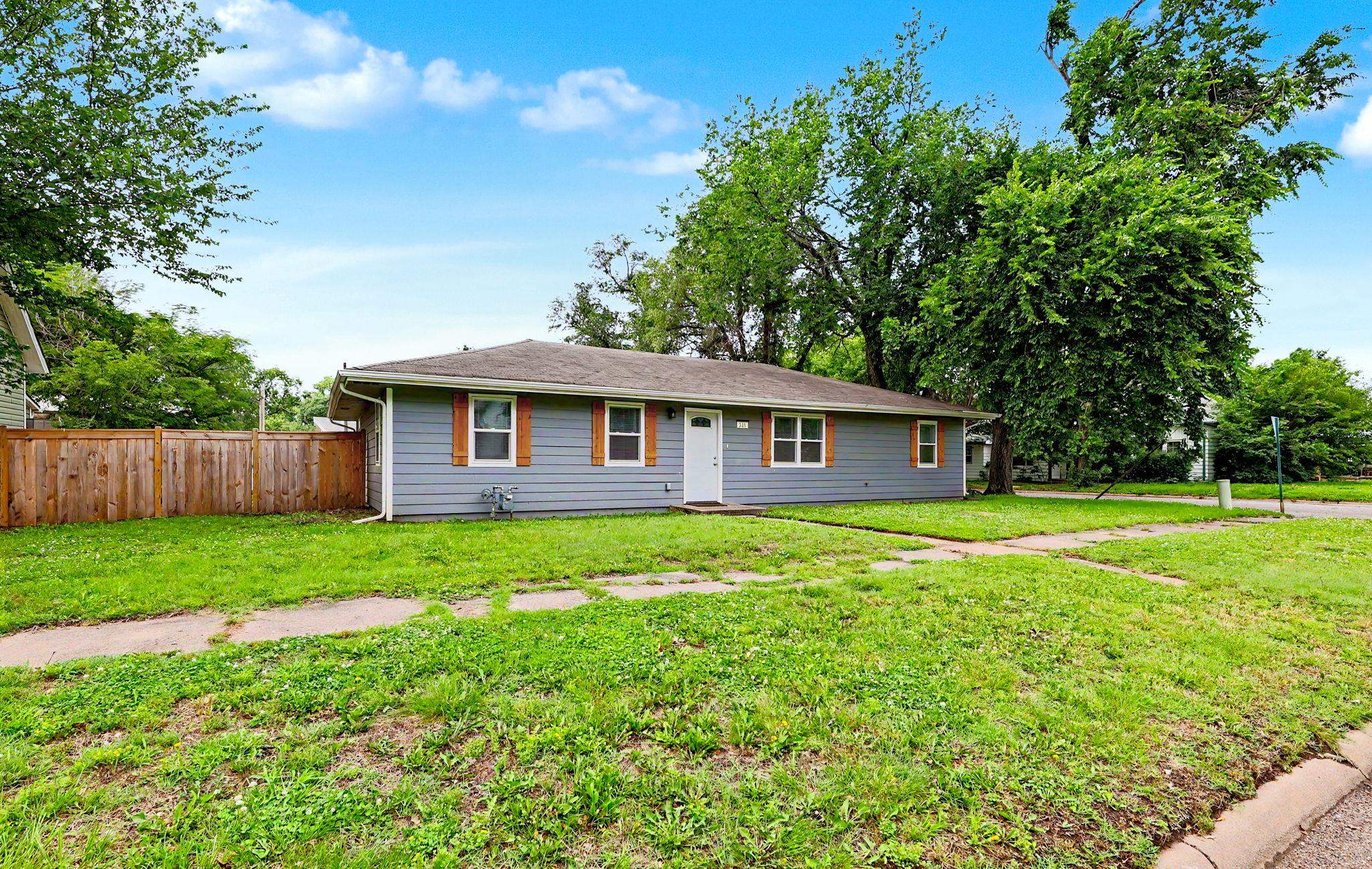 221 W Main Property Photo 2