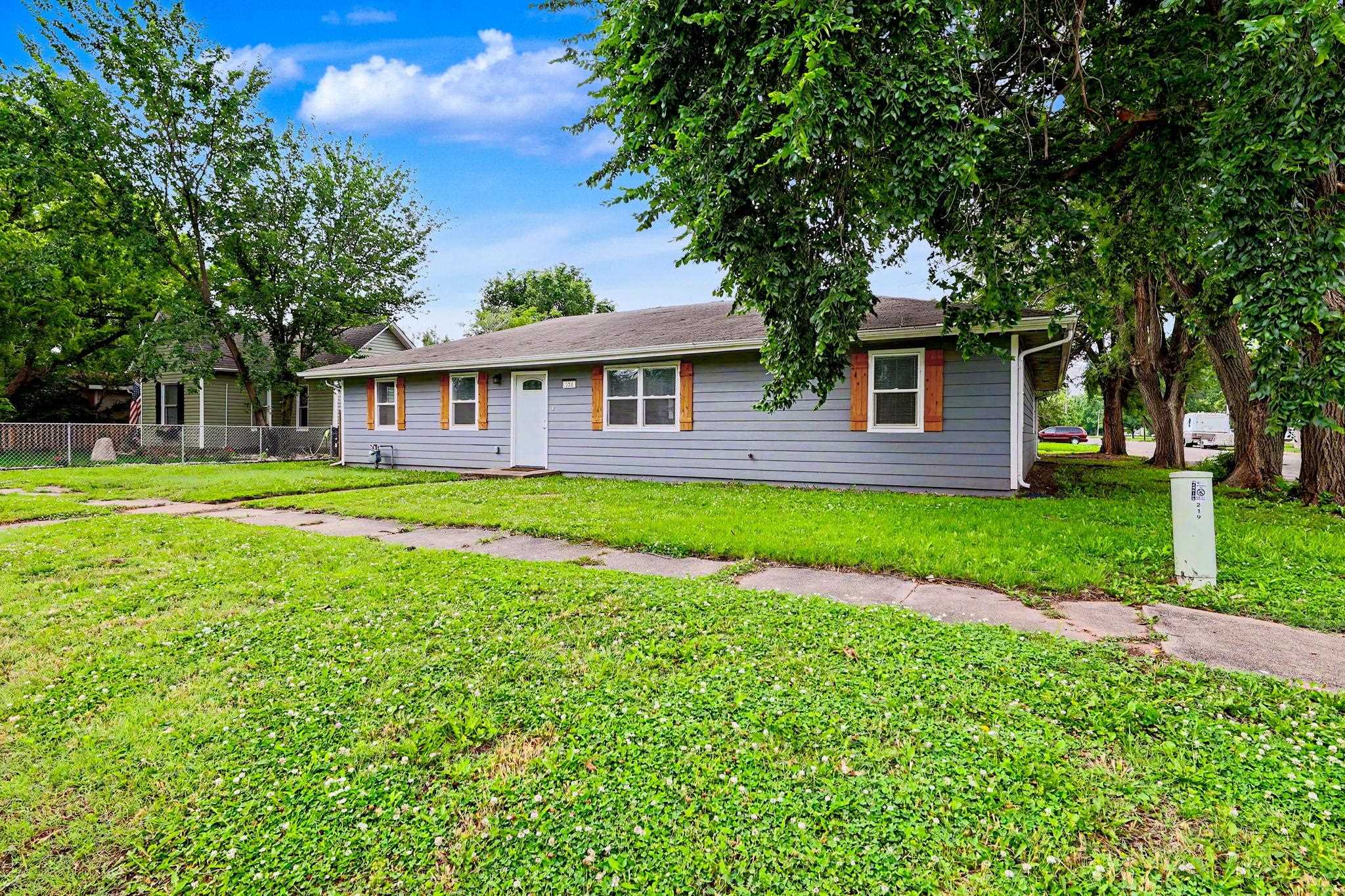 221 W Main Property Photo 3