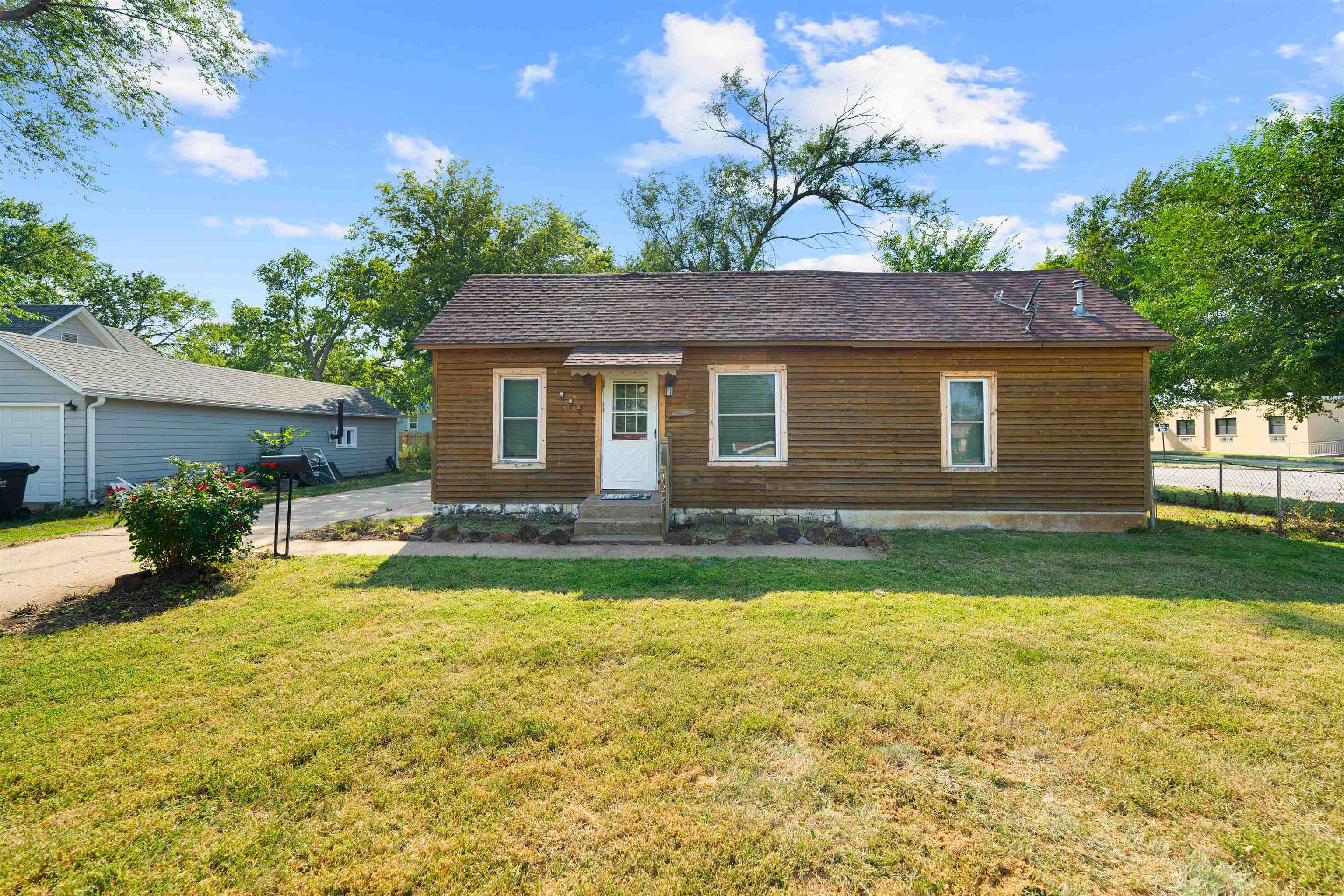 725 Argyle Property Photo 1