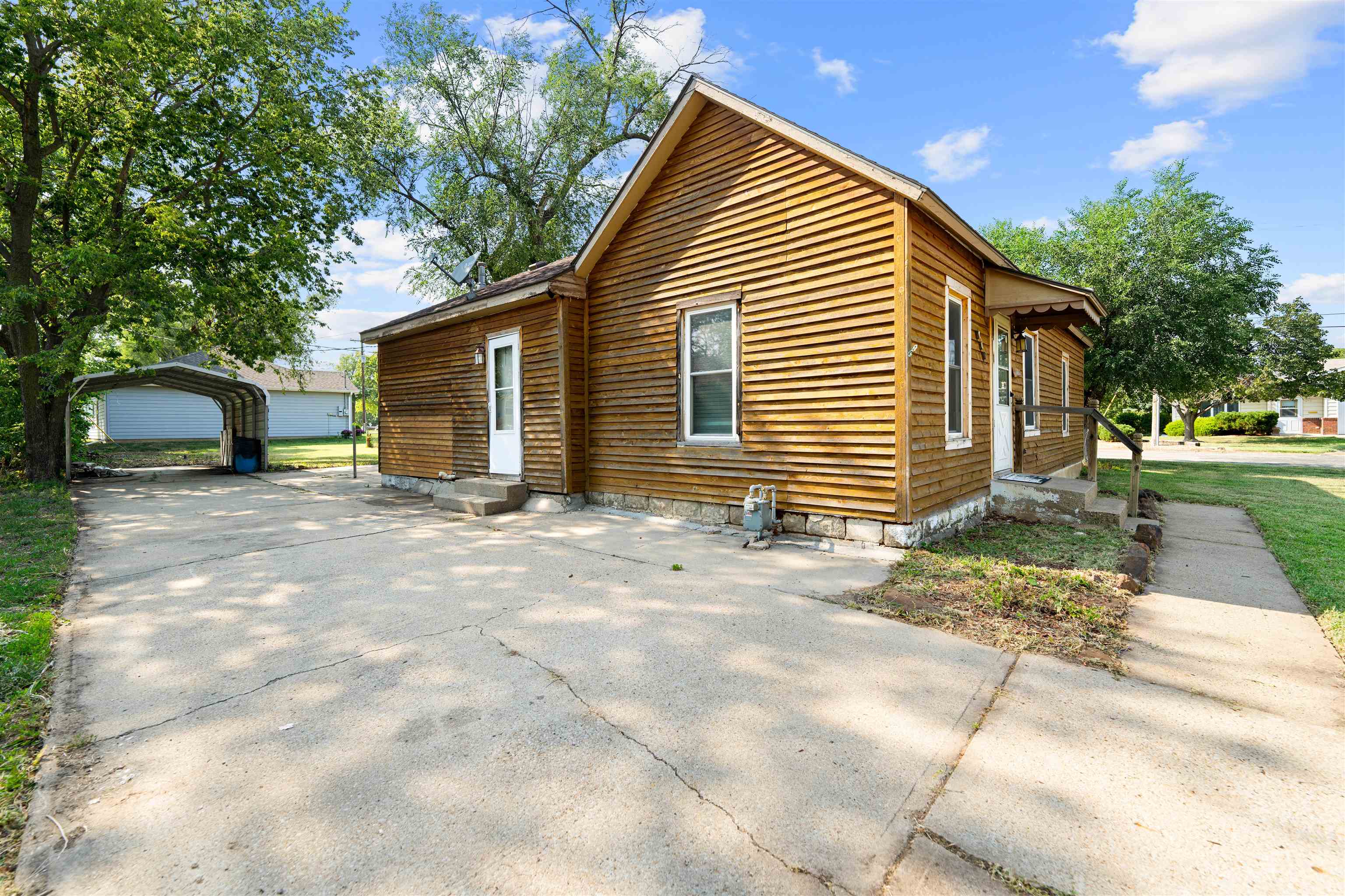 725 Argyle Property Photo 2