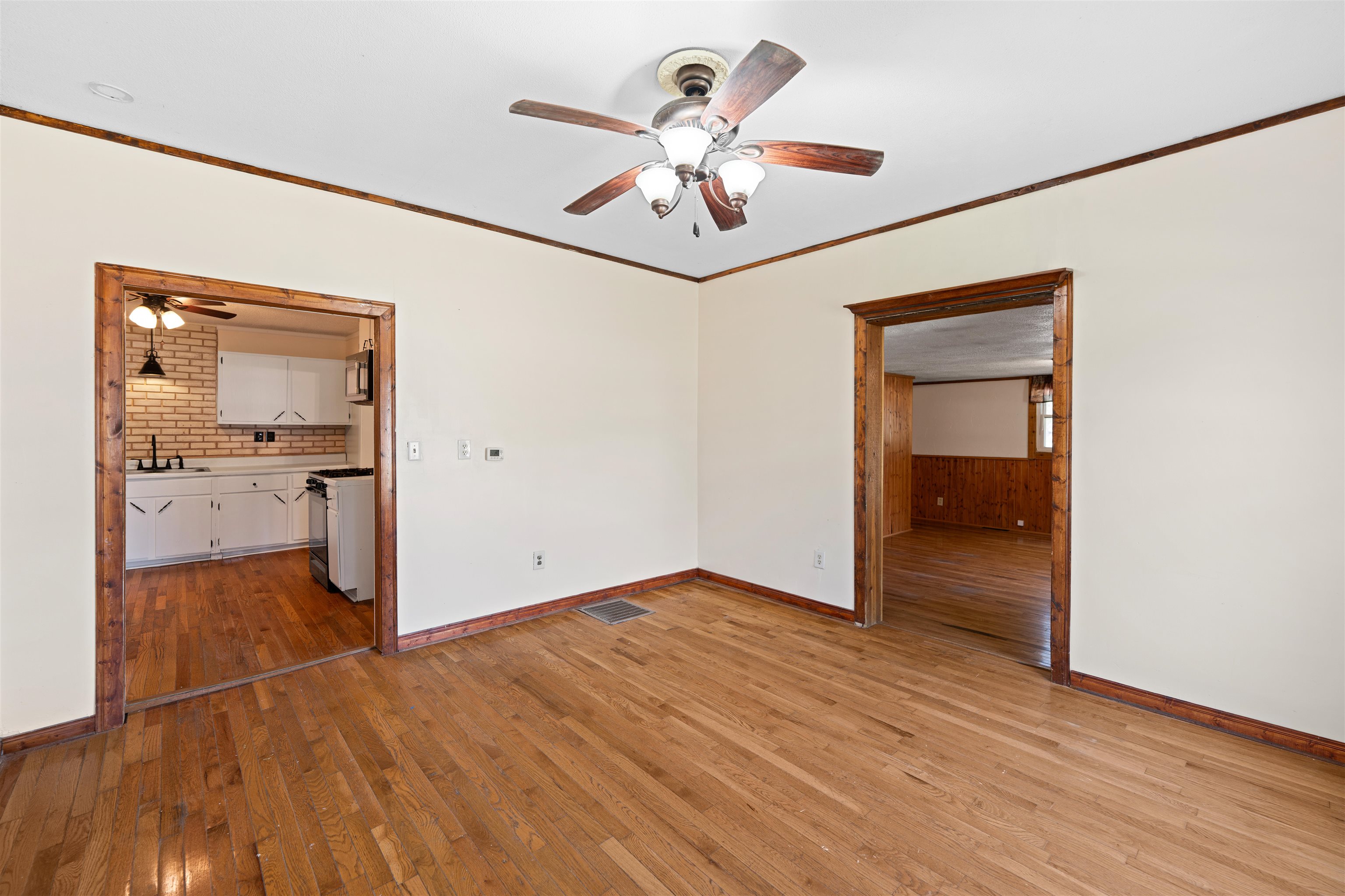 725 Argyle Property Photo 3