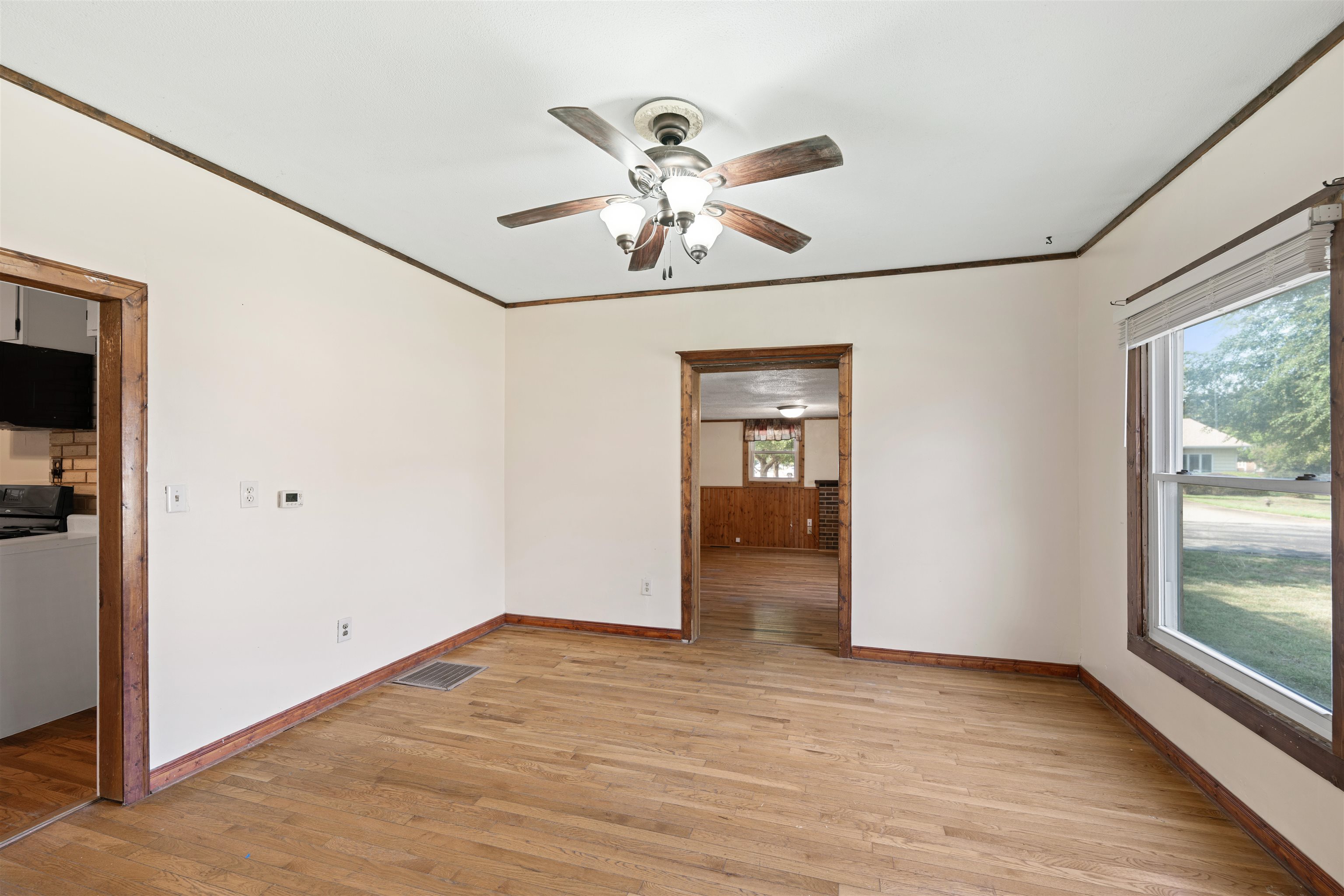 725 Argyle Property Photo 4