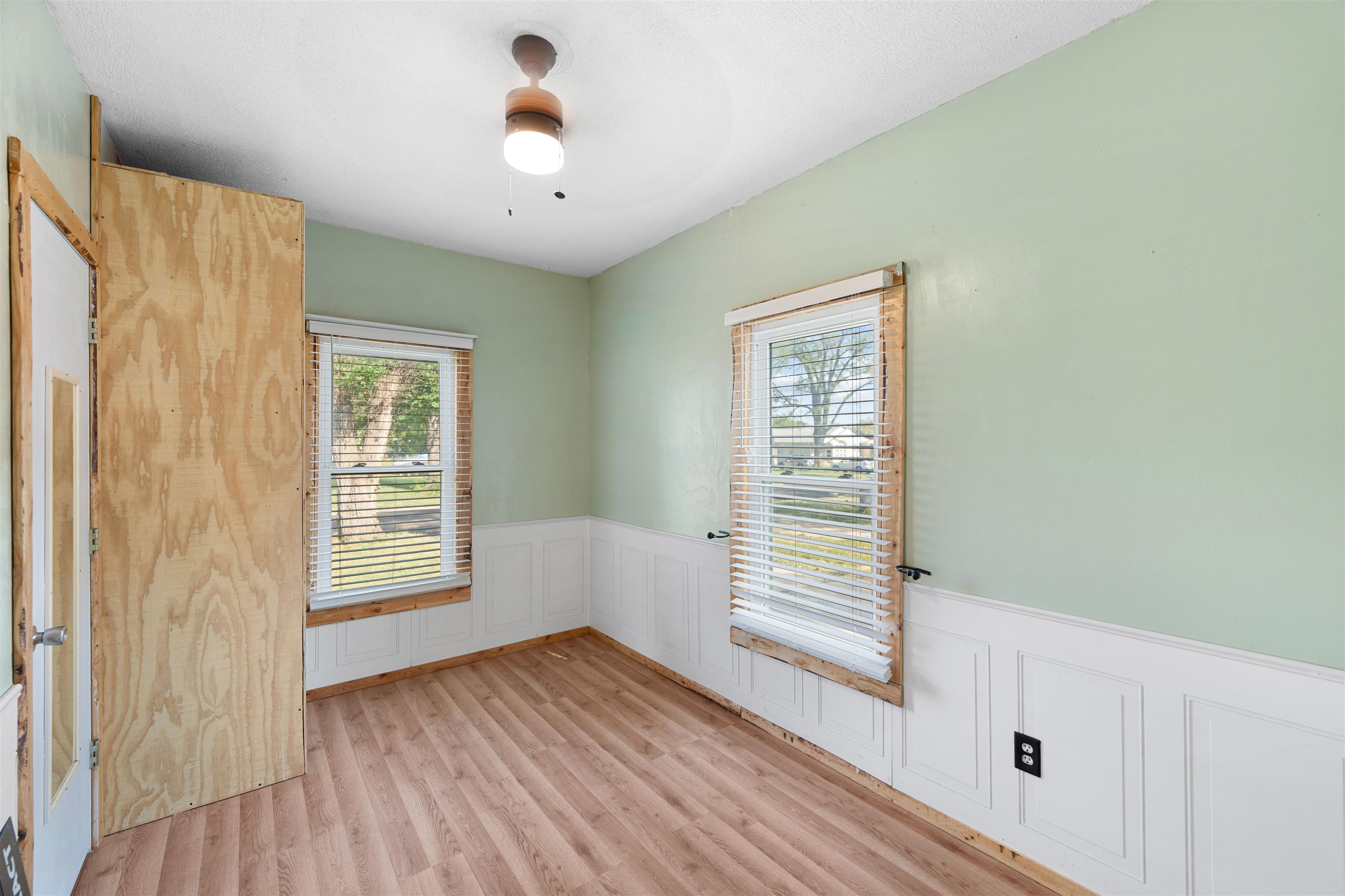 725 Argyle Property Photo 5
