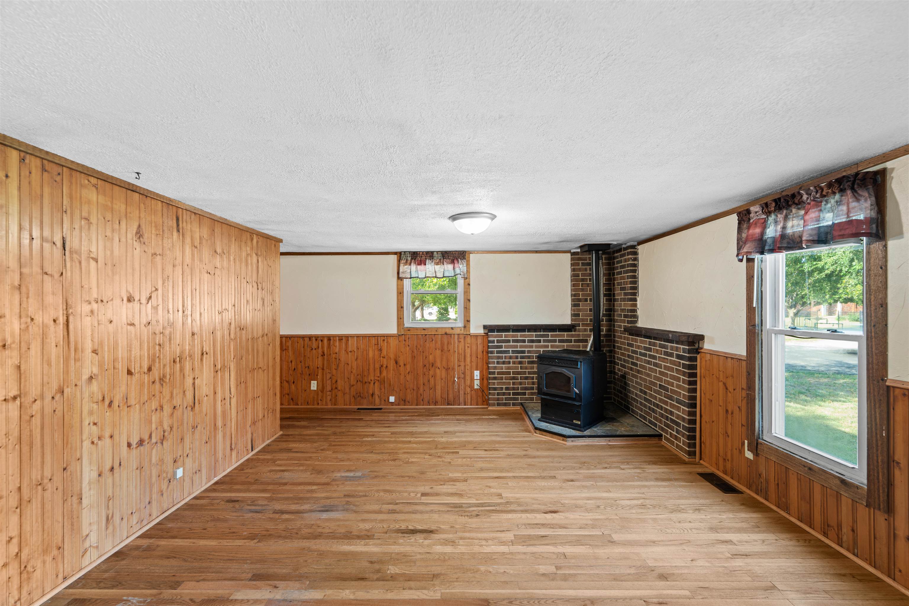 725 Argyle Property Photo 7