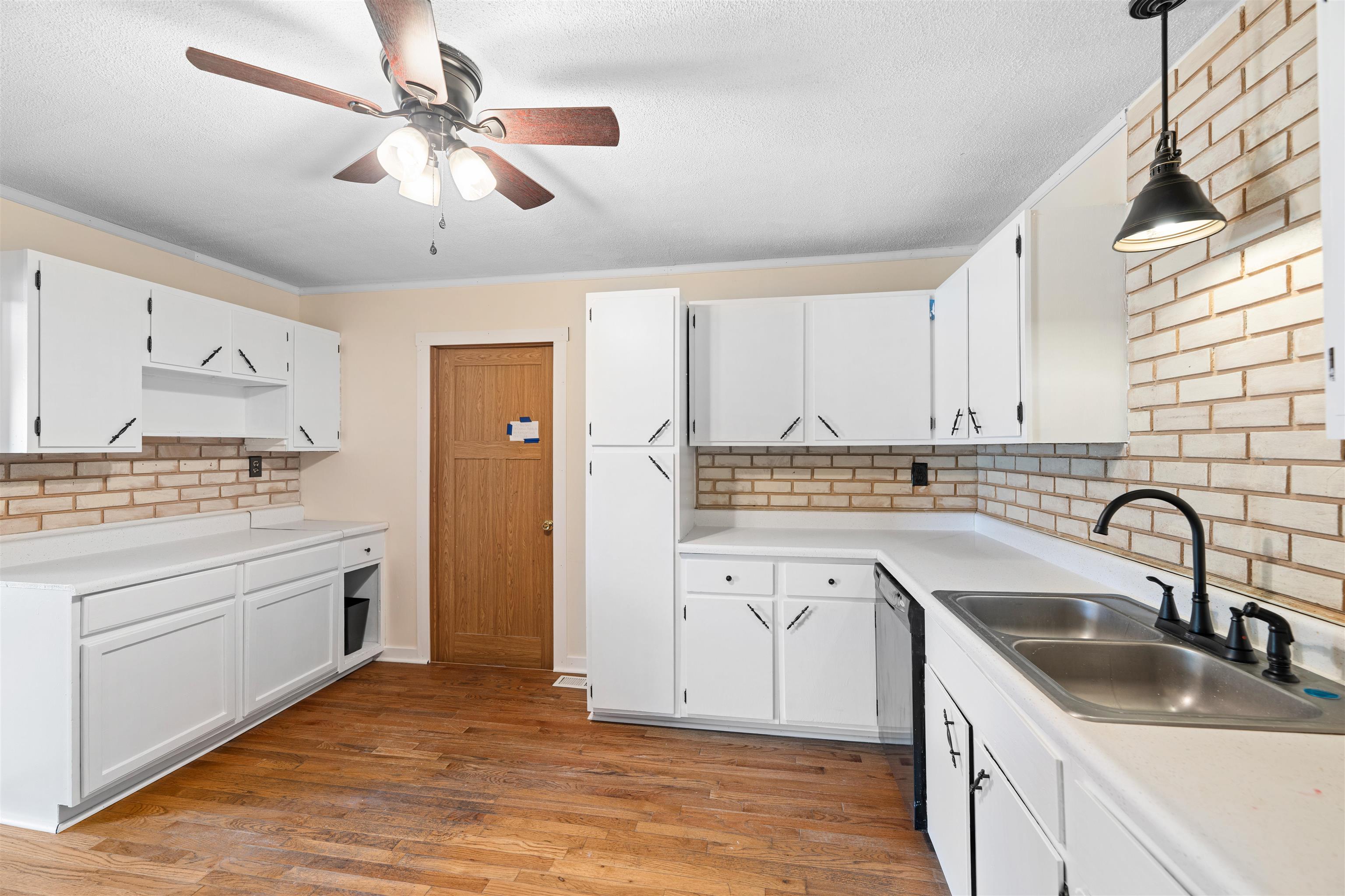 725 Argyle Property Photo 10