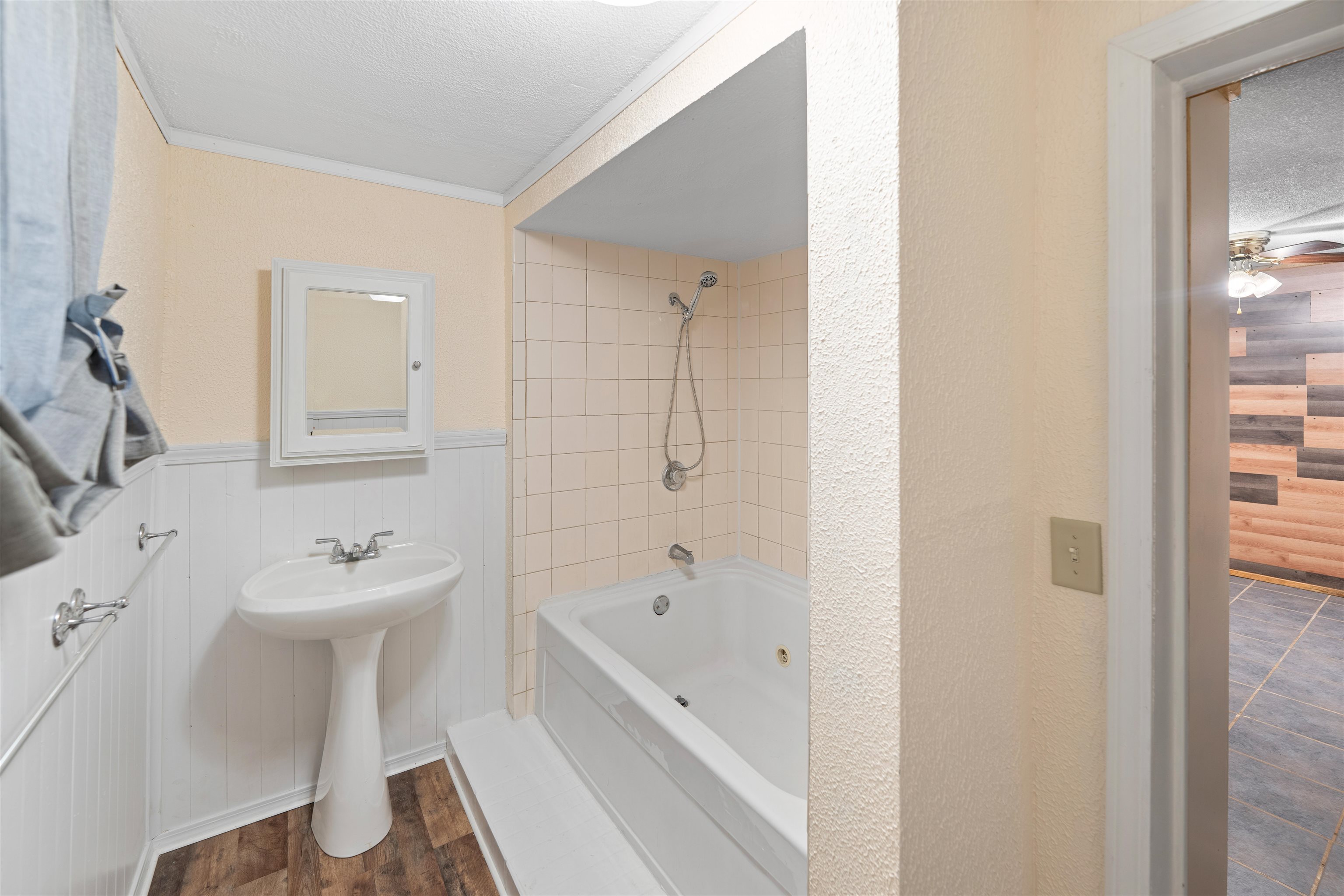 725 Argyle Property Photo 12