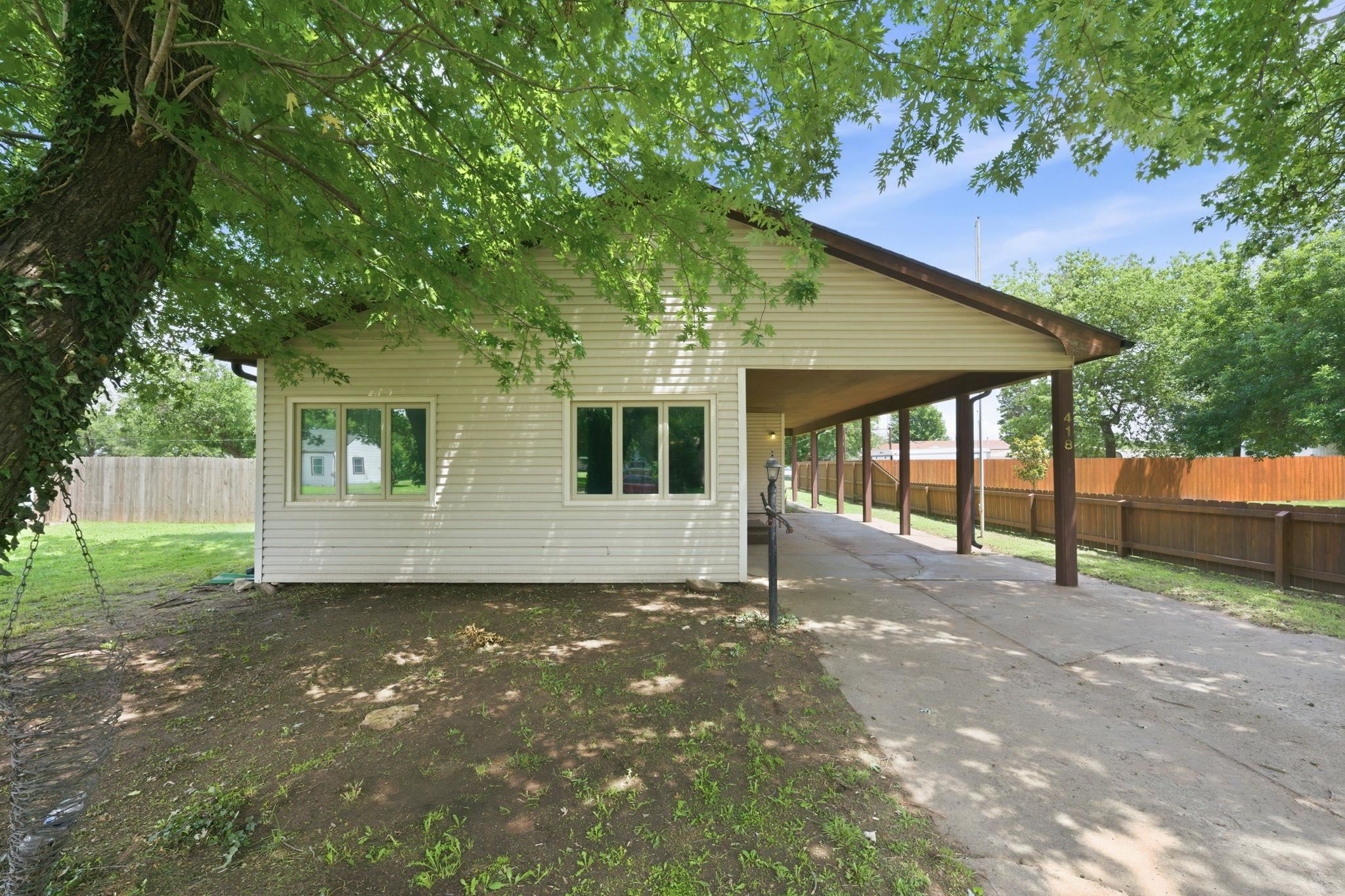 418 S Briarwood Property Photo 1