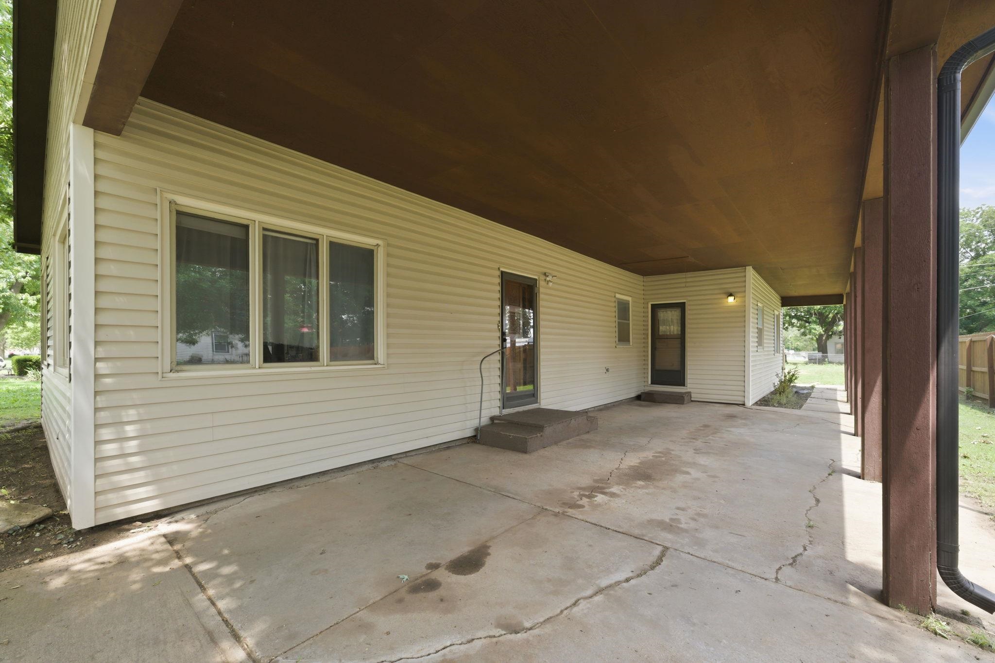 418 S Briarwood Property Photo 5