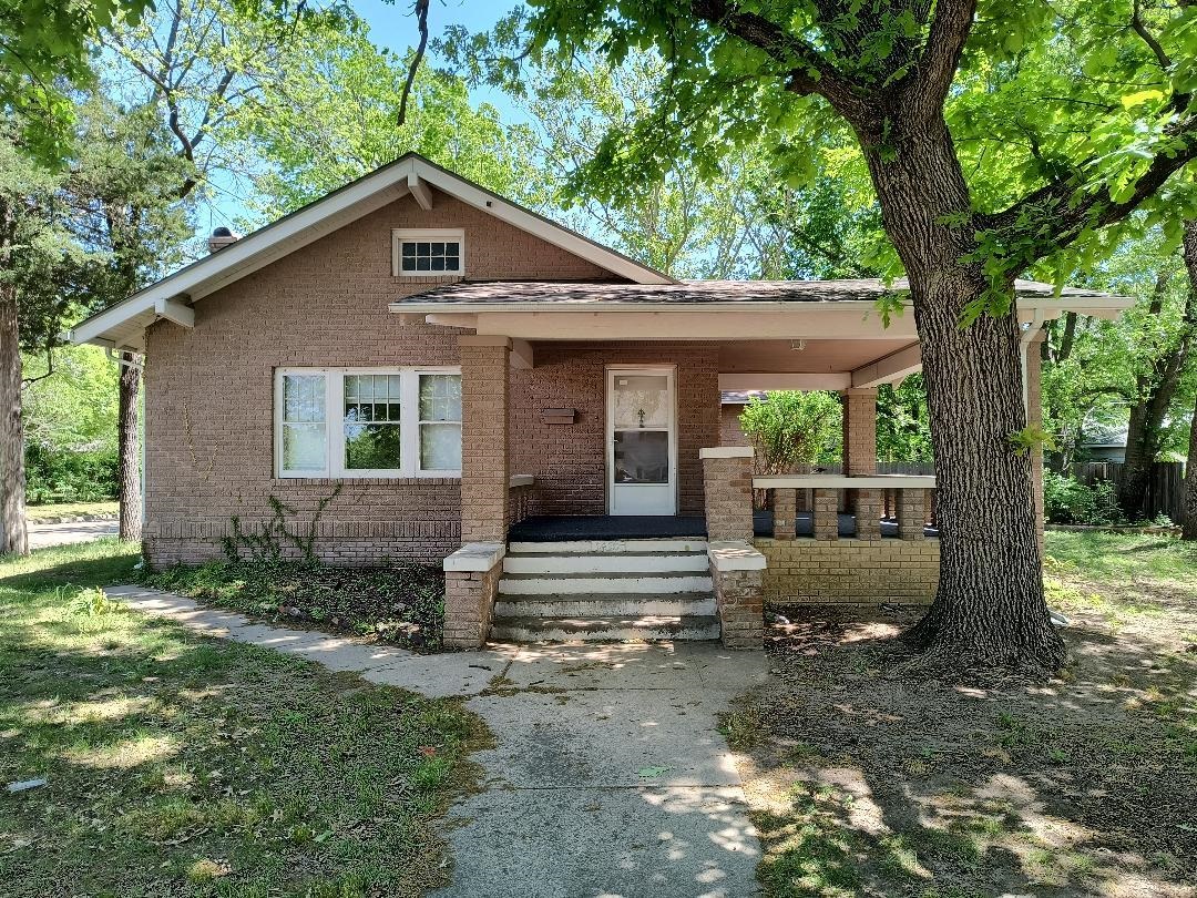 1450 N Fairmount Property Photo 1