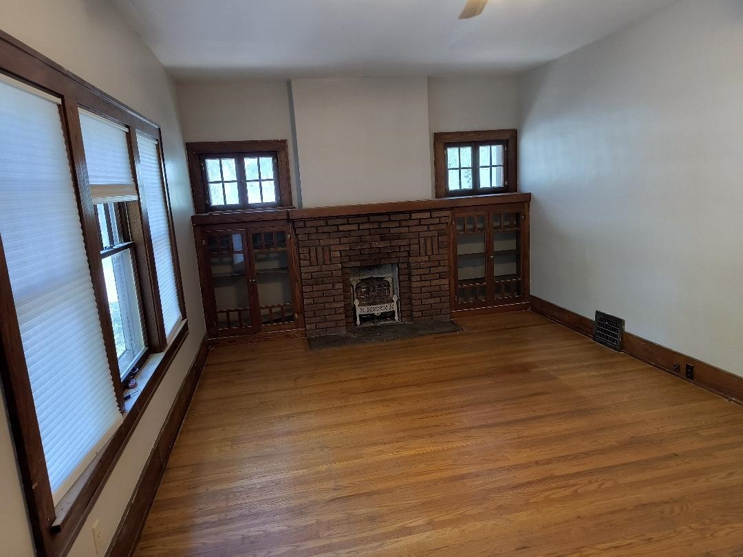 1450 N Fairmount Property Photo 3
