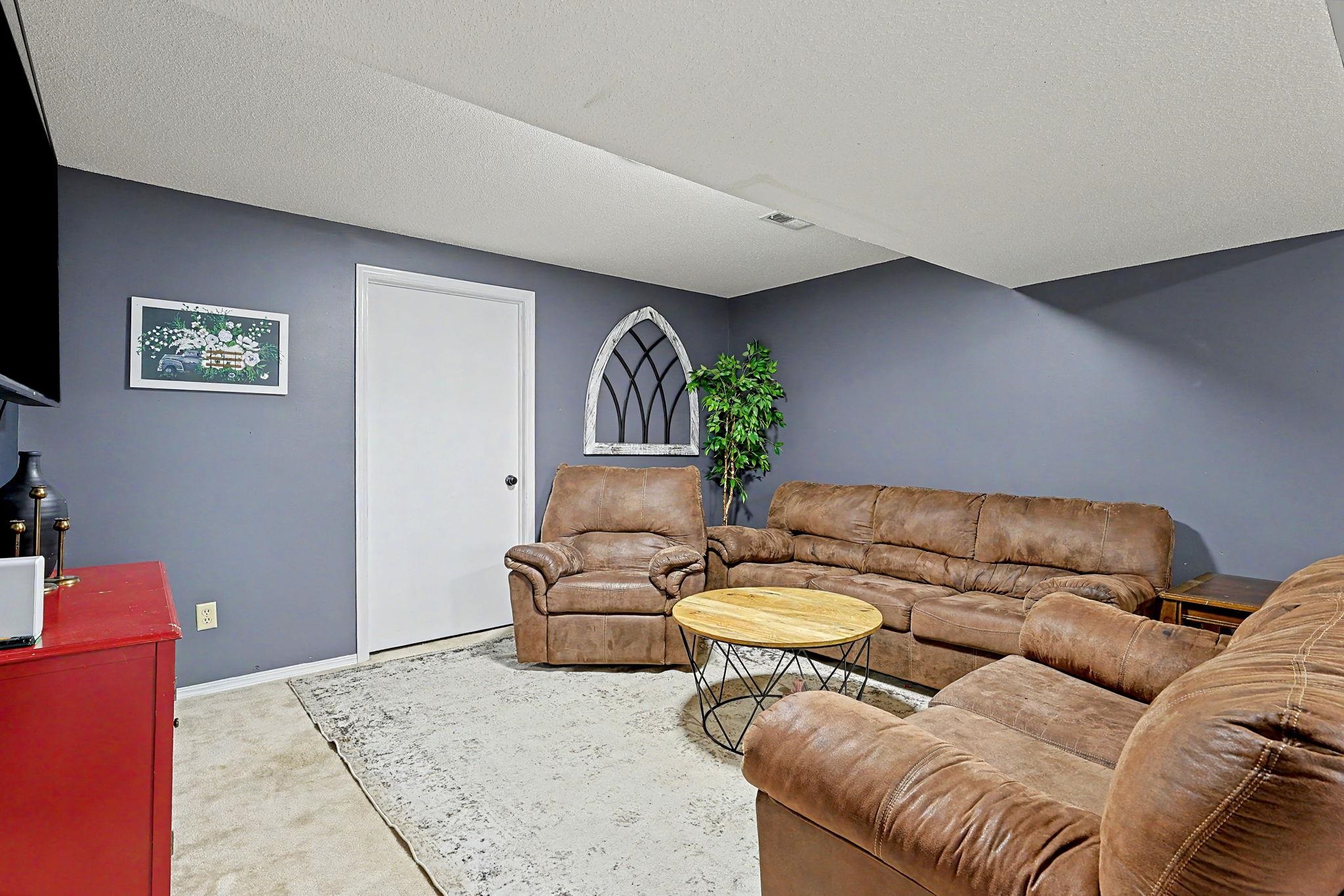 146 E Chestnut Dr Property Photo 19