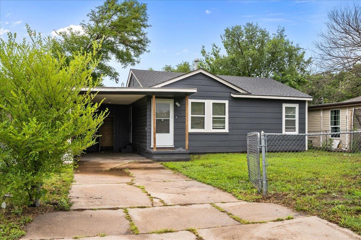 1646 N Poplar Property Photo 3