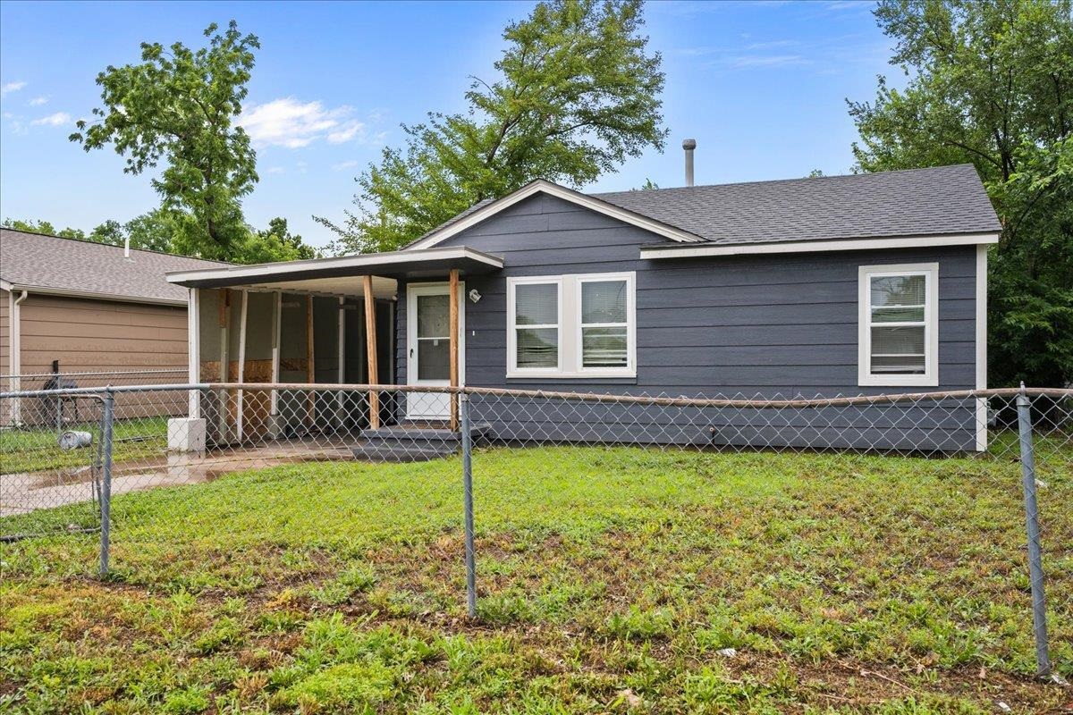 1646 N Poplar Property Photo 4