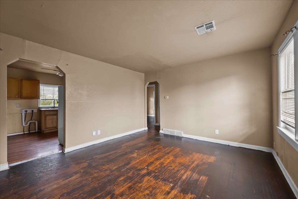 1646 N Poplar Property Photo 5