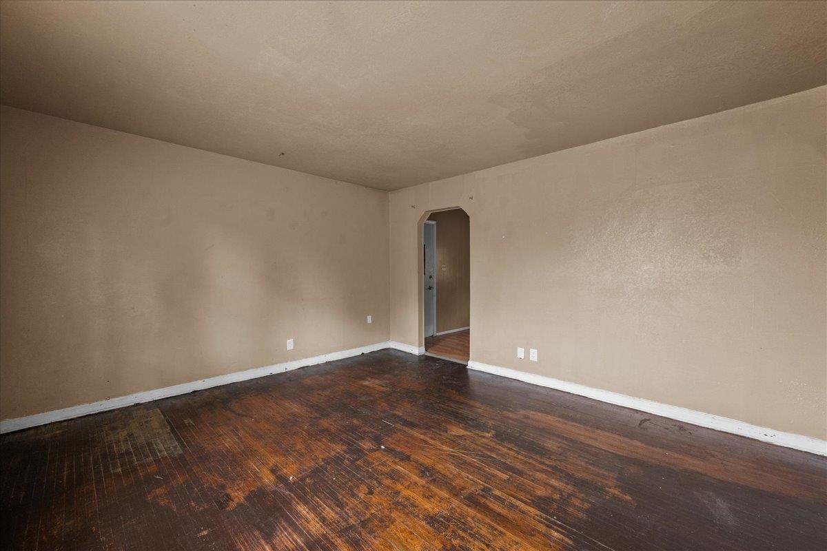 1646 N Poplar Property Photo 6