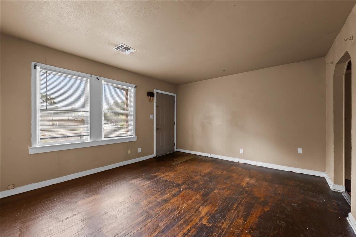 1646 N Poplar Property Photo 7