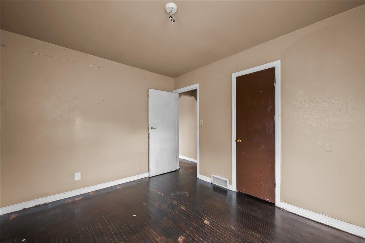 1646 N Poplar Property Photo 9